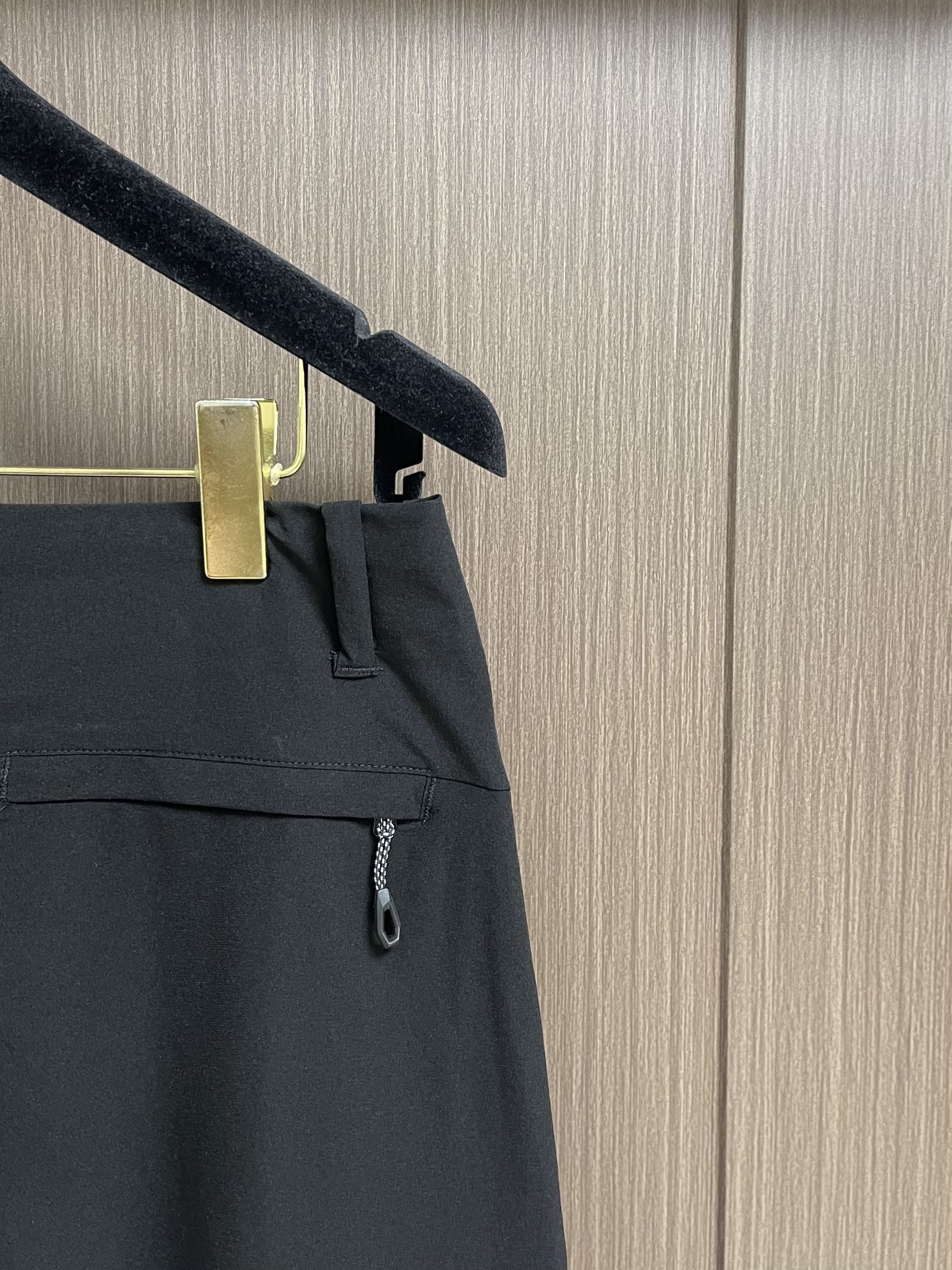 
ARCTERYX 始祖鸟2025ss春夏新款休闲运动风格休闲裤，户外品牌可能大家第一想到的就是、给人一