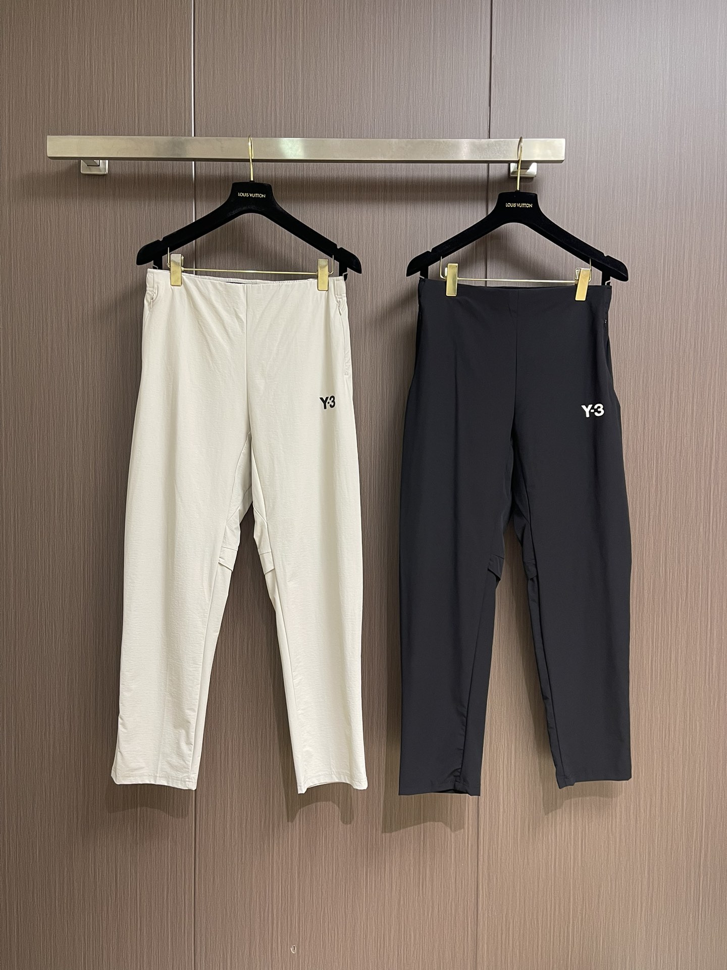 
Y3 2025SS新品高街休闲裤，运动休闲裤精细打造！水洗工艺面料不易变形褪色！立体剪裁宽松版型挺阔有