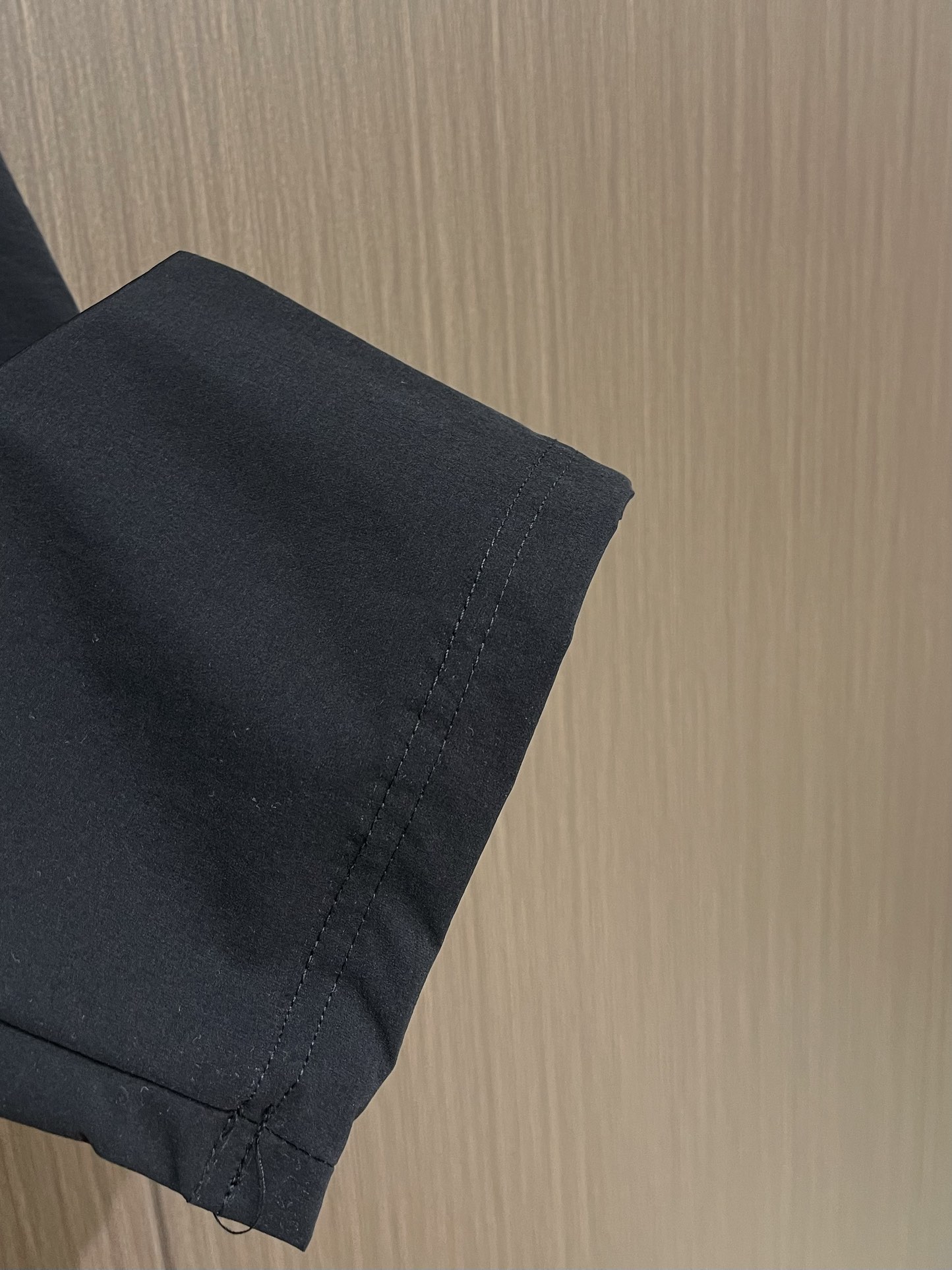 
Y3 2025SS新品高街休闲裤，运动休闲裤精细打造！水洗工艺面料不易变形褪色！立体剪裁宽松版型挺阔有