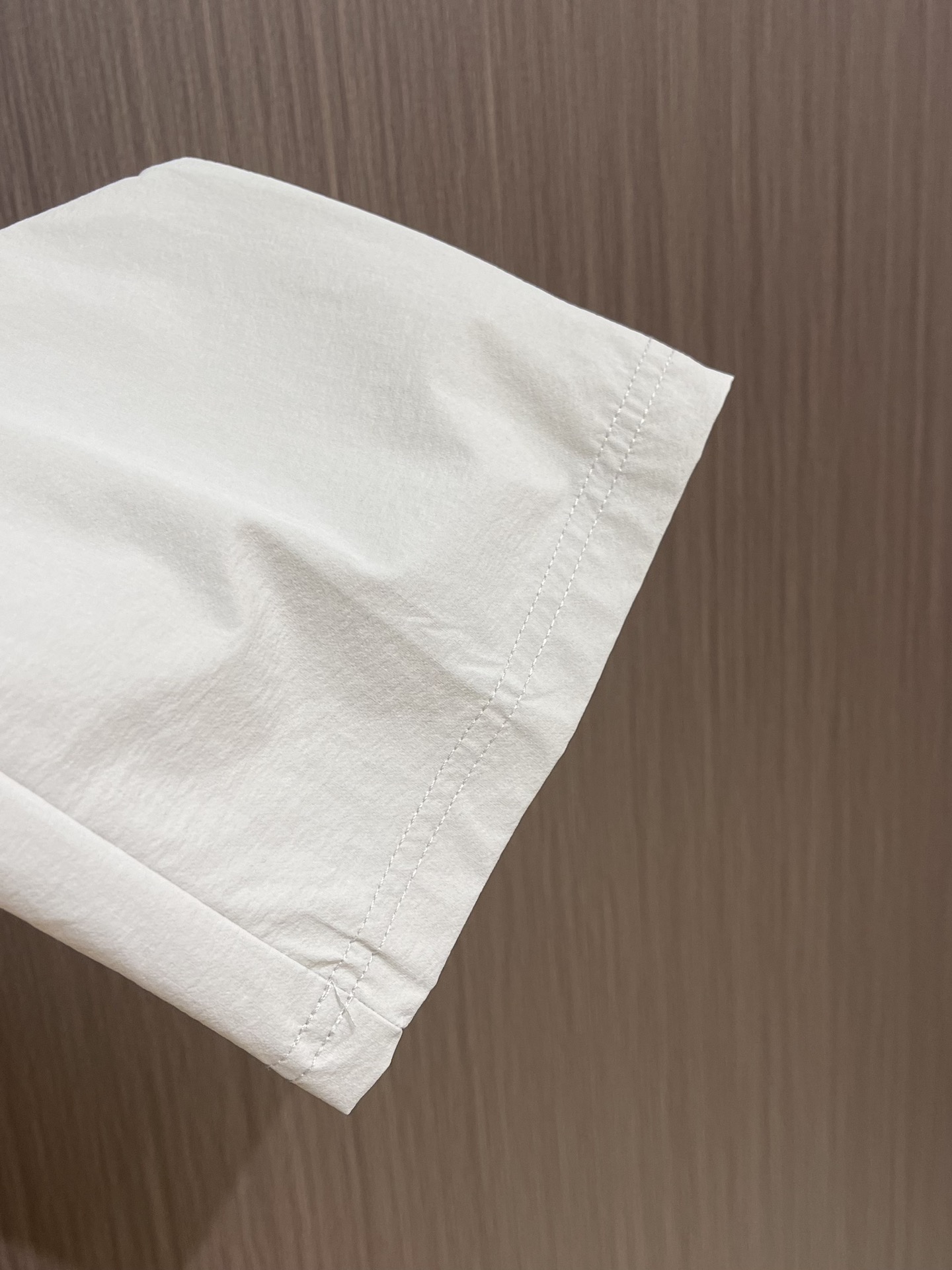 
Y3 2025SS新品高街休闲裤，运动休闲裤精细打造！水洗工艺面料不易变形褪色！立体剪裁宽松版型挺阔有