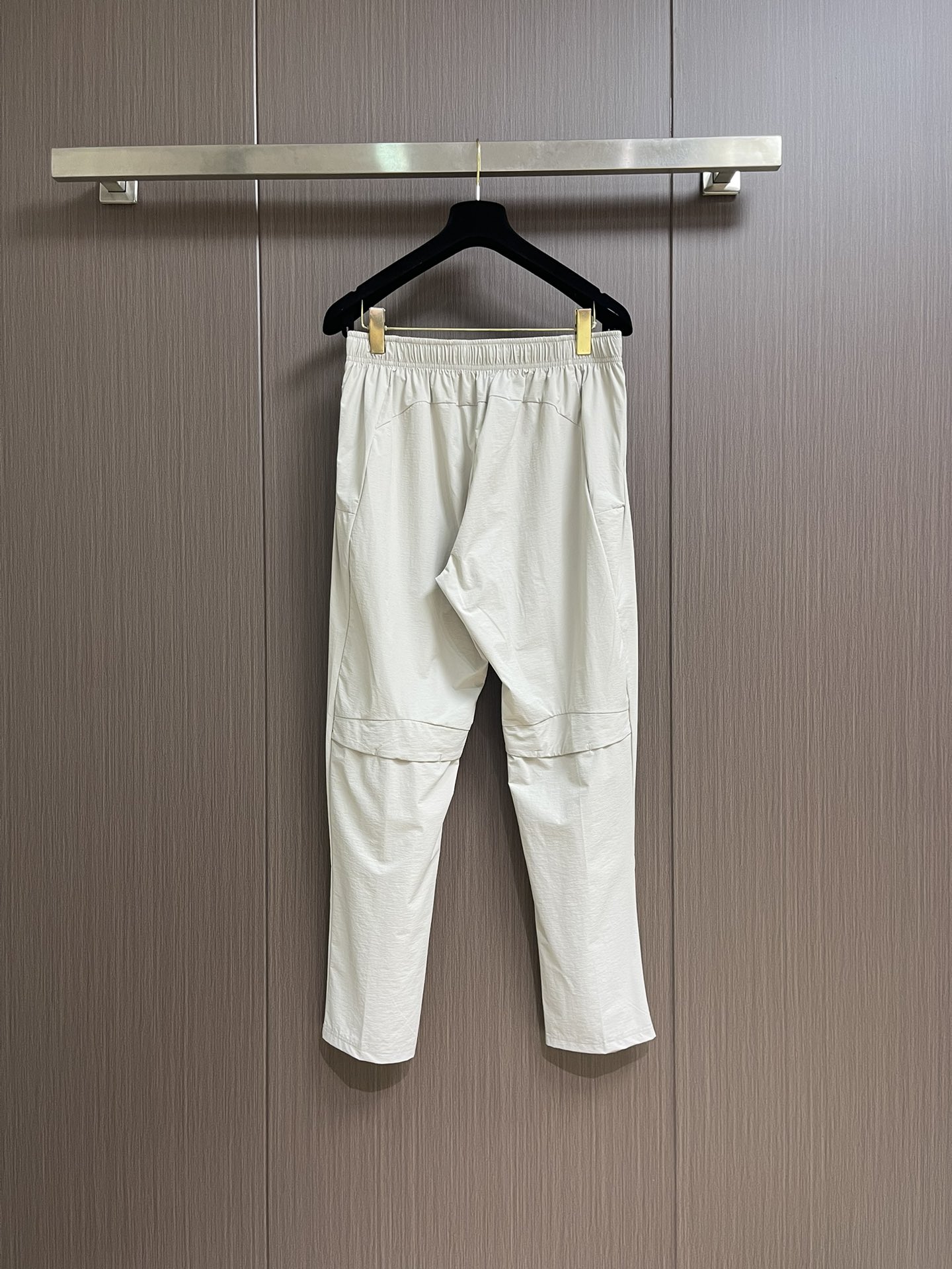 
Y3 2025SS新品高街休闲裤，运动休闲裤精细打造！水洗工艺面料不易变形褪色！立体剪裁宽松版型挺阔有