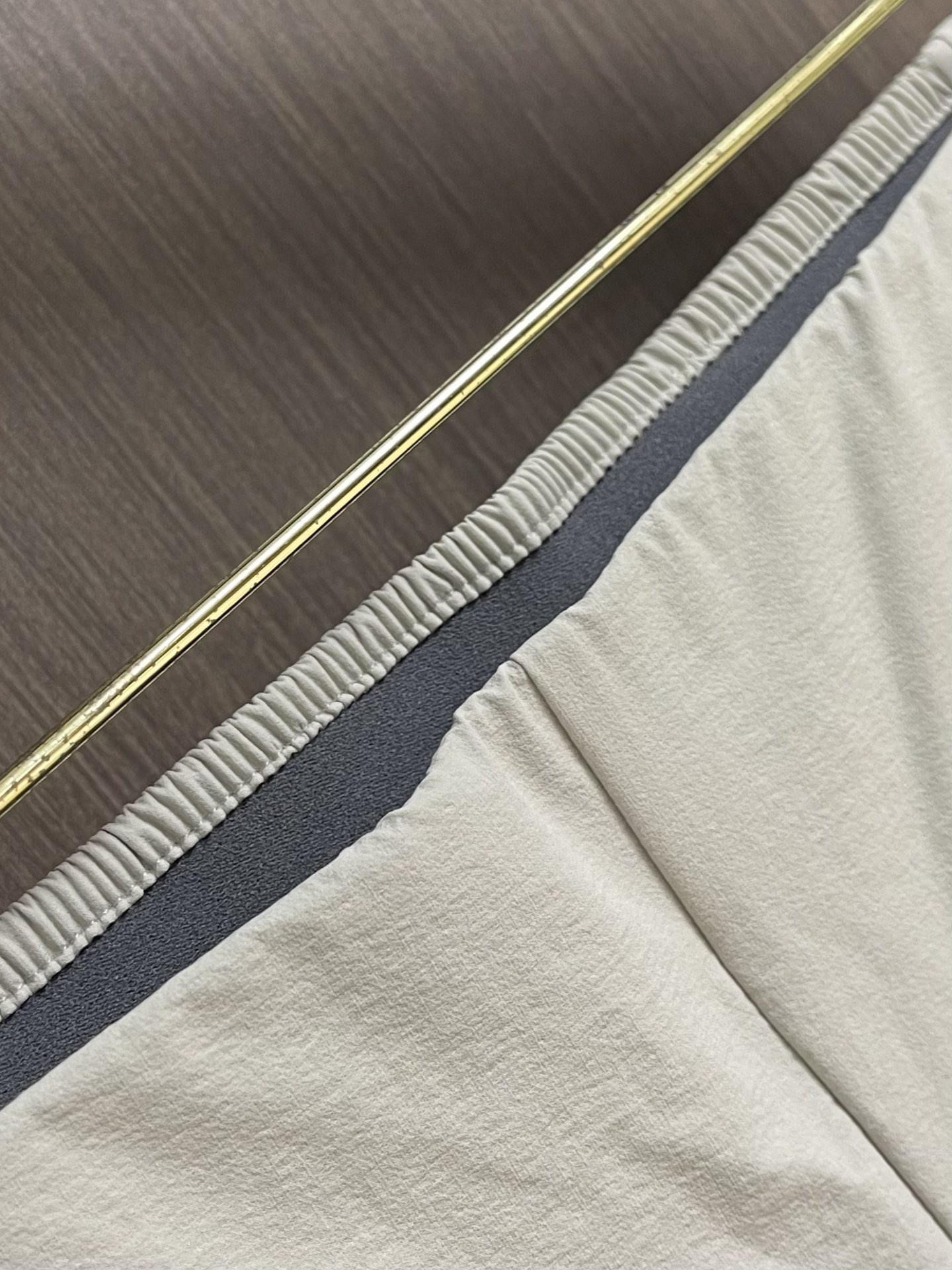 
Y3 2025SS新品高街休闲裤，运动休闲裤精细打造！水洗工艺面料不易变形褪色！立体剪裁宽松版型挺阔有