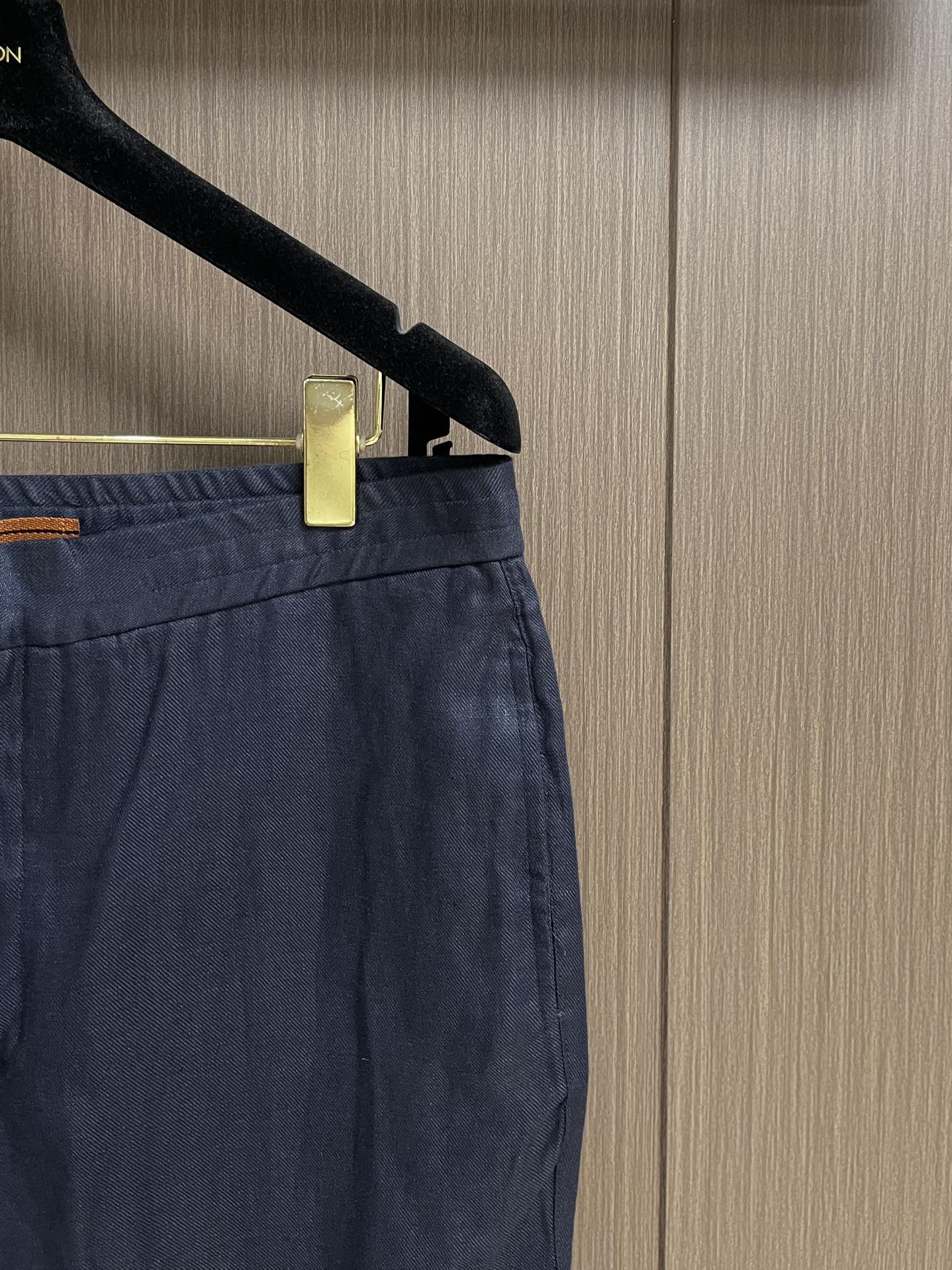 
Zegna 新款经典百搭棉麻休闲裤，面料舒适。釆用进口棉麻面料，净版打造，凸显优雅气质，舒适度极好，优