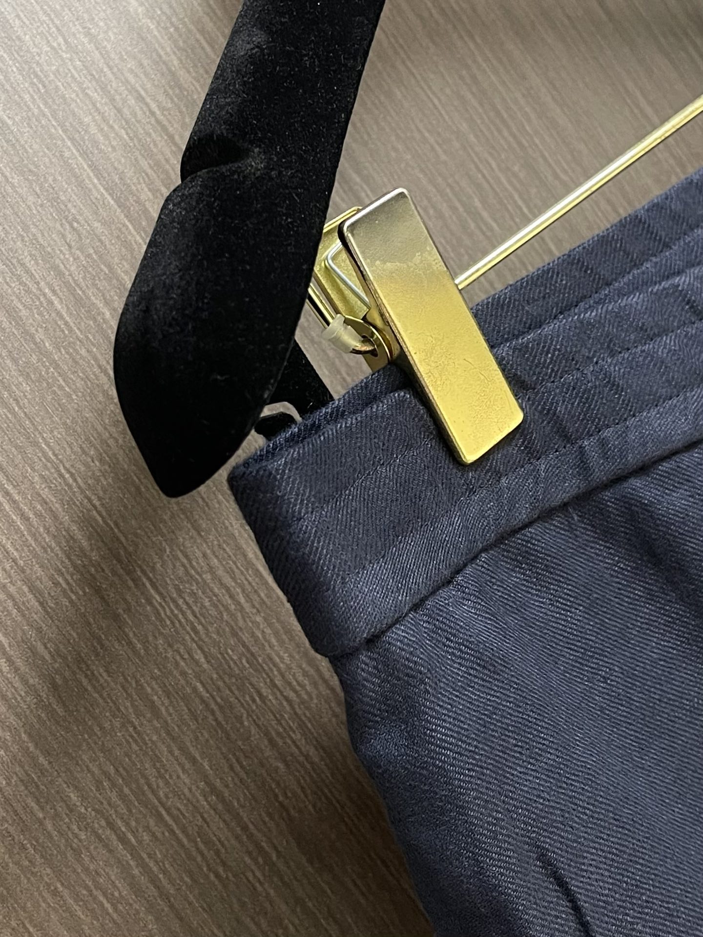 
Zegna 新款经典百搭棉麻休闲裤，面料舒适。釆用进口棉麻面料，净版打造，凸显优雅气质，舒适度极好，优