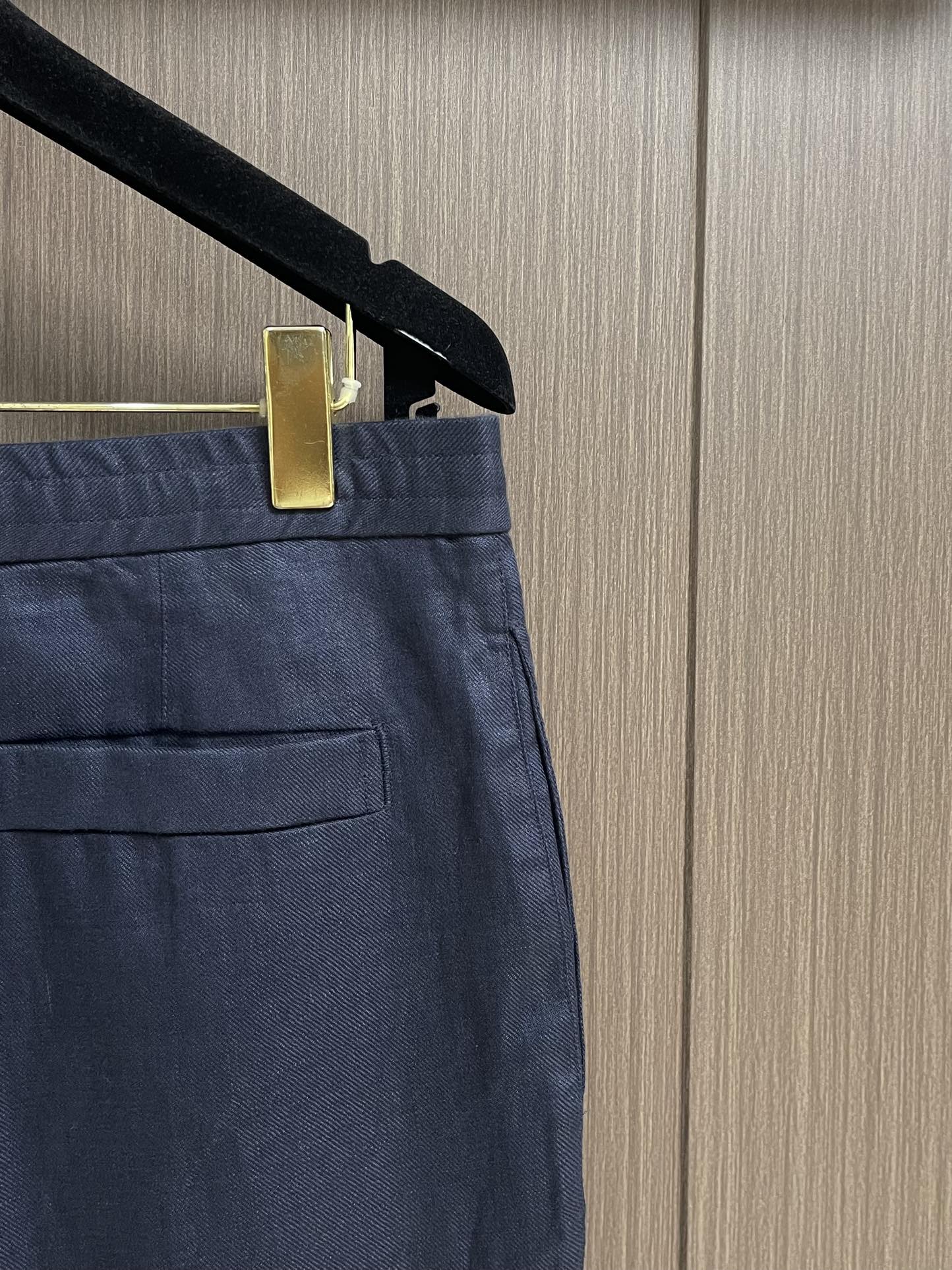 
Zegna 新款经典百搭棉麻休闲裤，面料舒适。釆用进口棉麻面料，净版打造，凸显优雅气质，舒适度极好，优