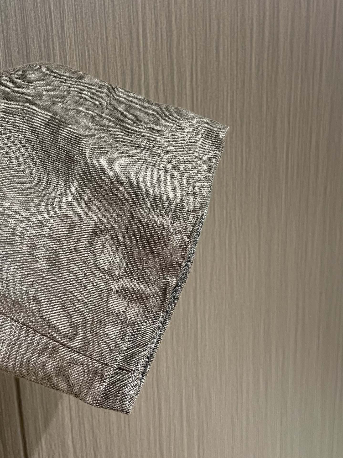 
Zegna 新款经典百搭棉麻休闲裤，面料舒适。釆用进口棉麻面料，净版打造，凸显优雅气质，舒适度极好，优