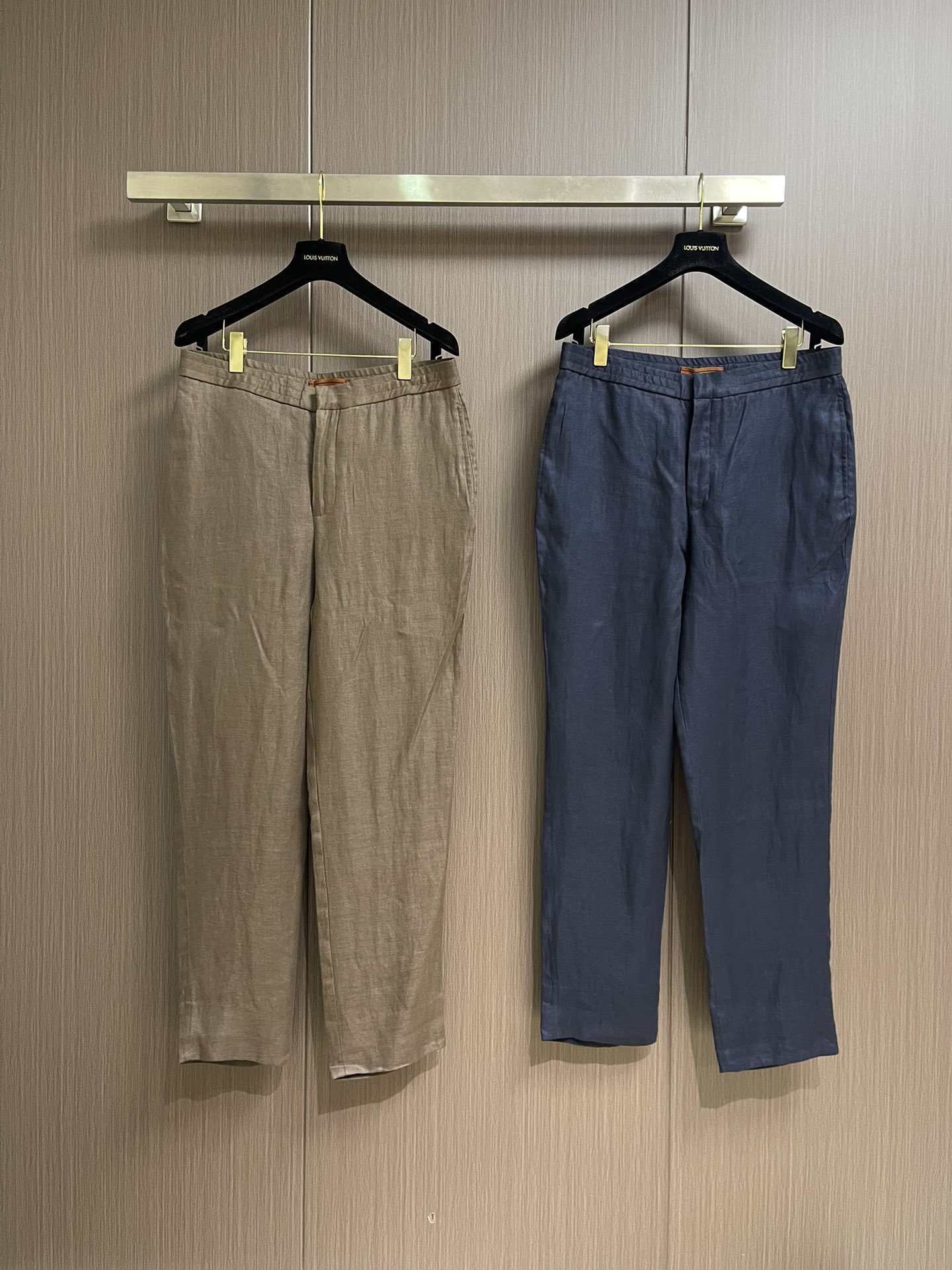 
Zegna 新款经典百搭棉麻休闲裤，面料舒适。釆用进口棉麻面料，净版打造，凸显优雅气质，舒适度极好，优