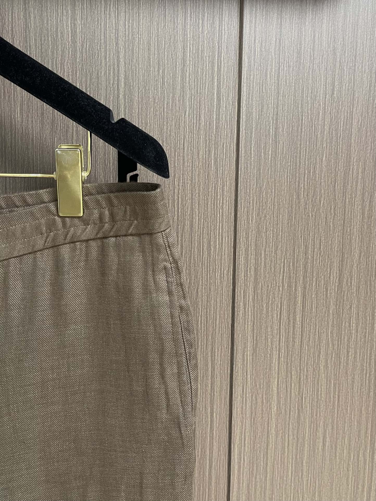 
Zegna 新款经典百搭棉麻休闲裤，面料舒适。釆用进口棉麻面料，净版打造，凸显优雅气质，舒适度极好，优