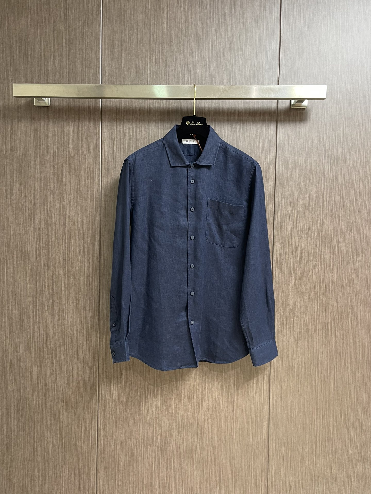 
lP🆕 LoroPiana 新款Andre男士长袖衬衫，卓尔不群的 Andre 衬衫为翻领设计，可以敞