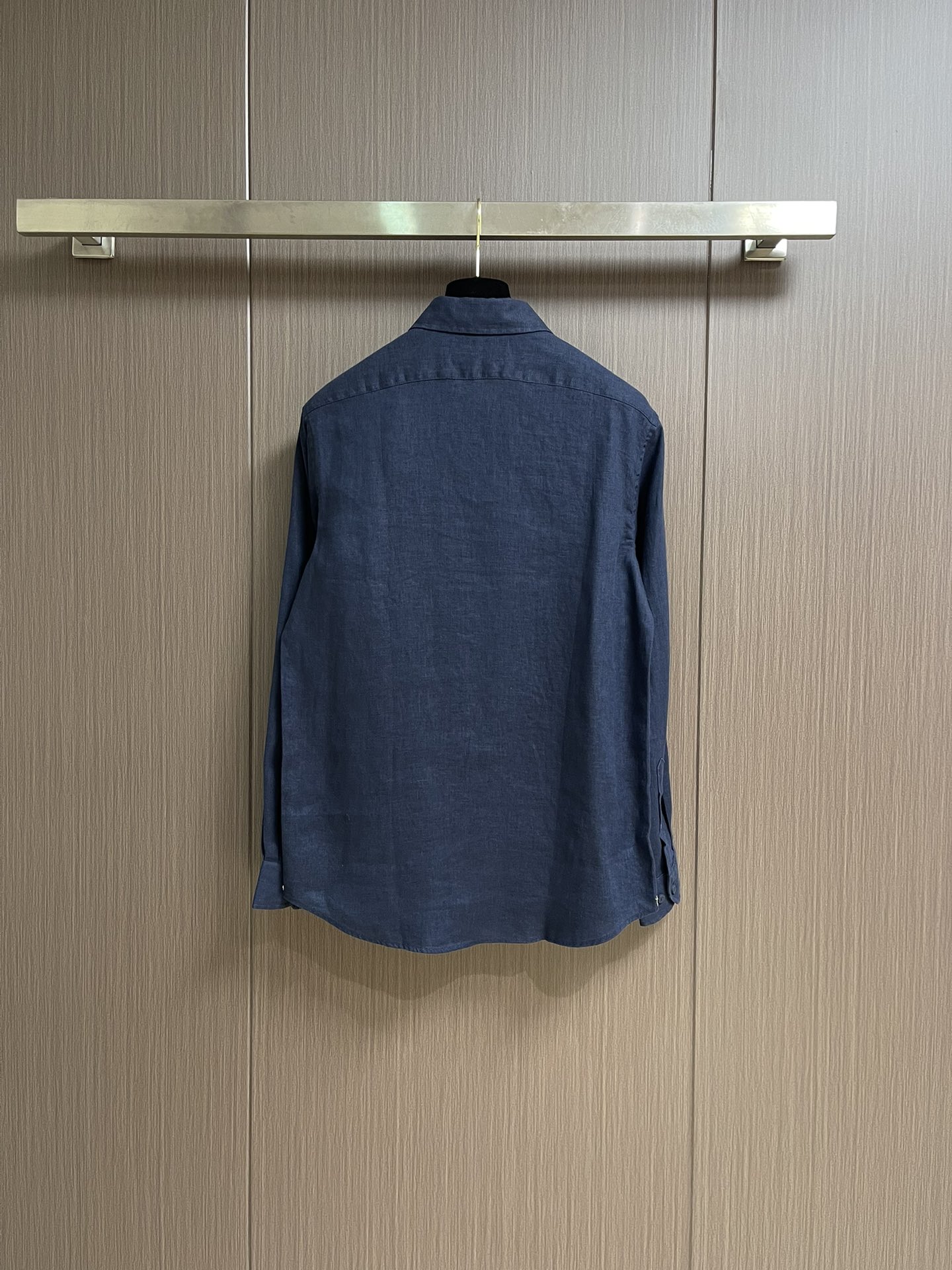 
lP🆕 LoroPiana 新款Andre男士长袖衬衫，卓尔不群的 Andre 衬衫为翻领设计，可以敞