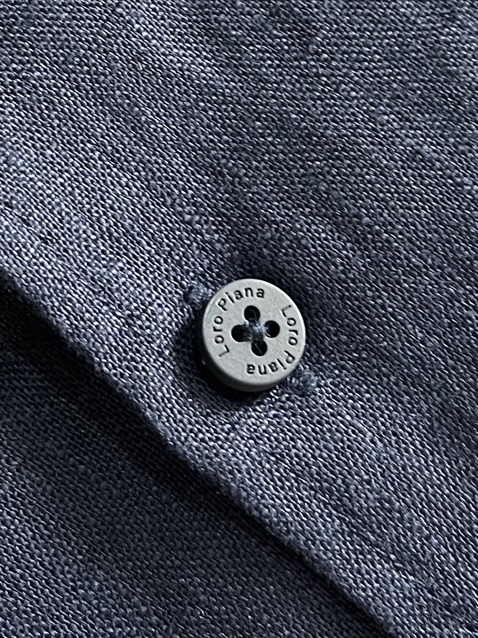 
lP🆕 LoroPiana 新款Andre男士长袖衬衫，卓尔不群的 Andre 衬衫为翻领设计，可以敞