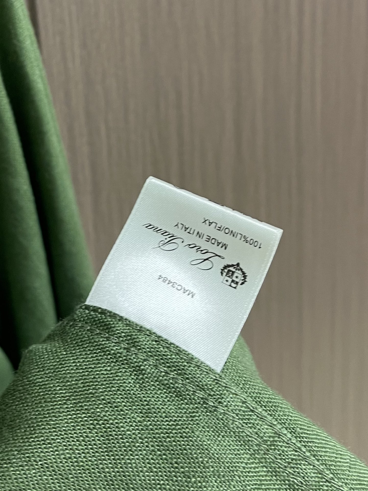 
lP🆕 LoroPiana 新款Andre男士长袖衬衫，卓尔不群的 Andre 衬衫为翻领设计，可以敞