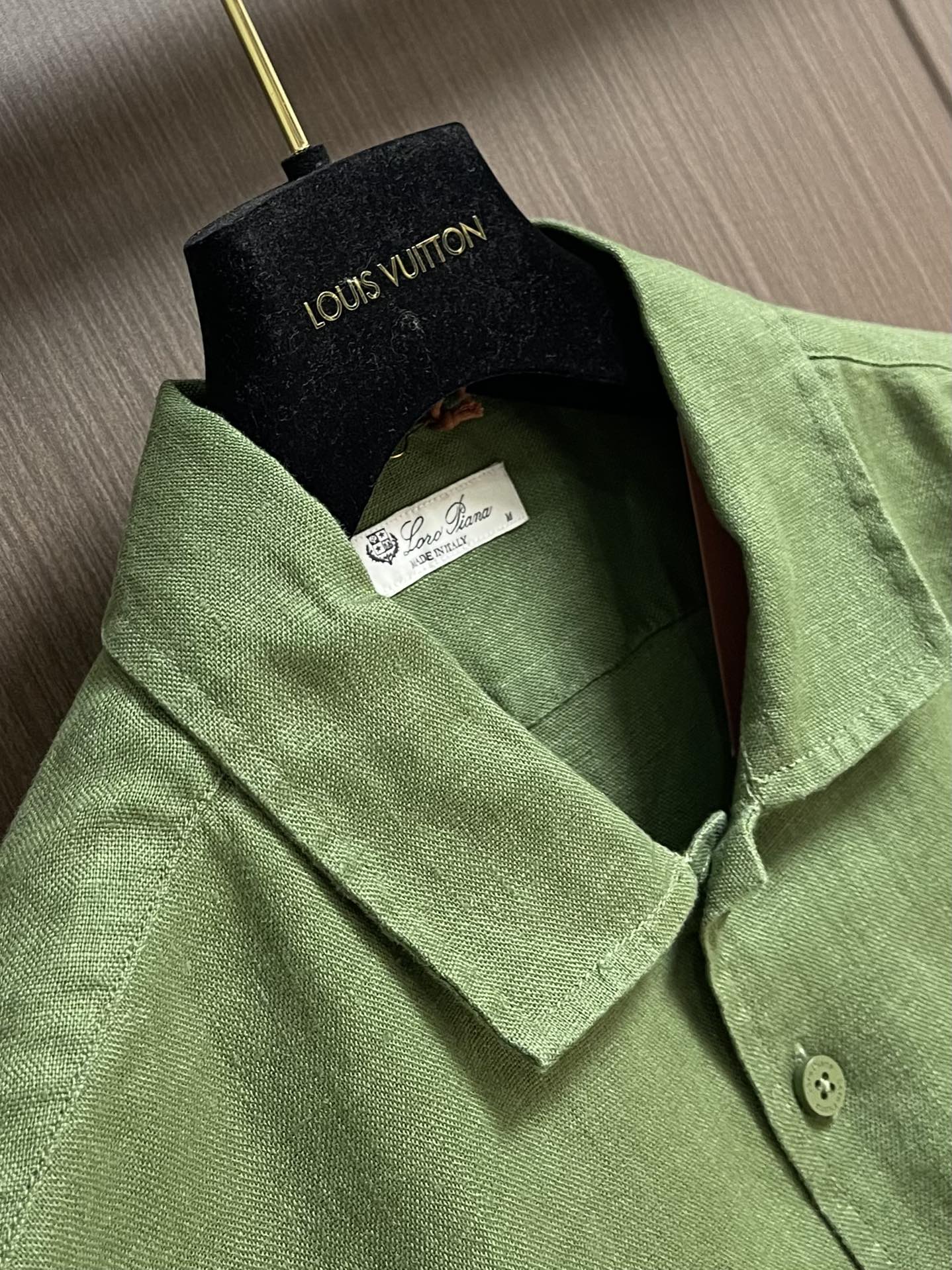 
lP🆕 LoroPiana 新款Andre男士长袖衬衫，卓尔不群的 Andre 衬衫为翻领设计，可以敞