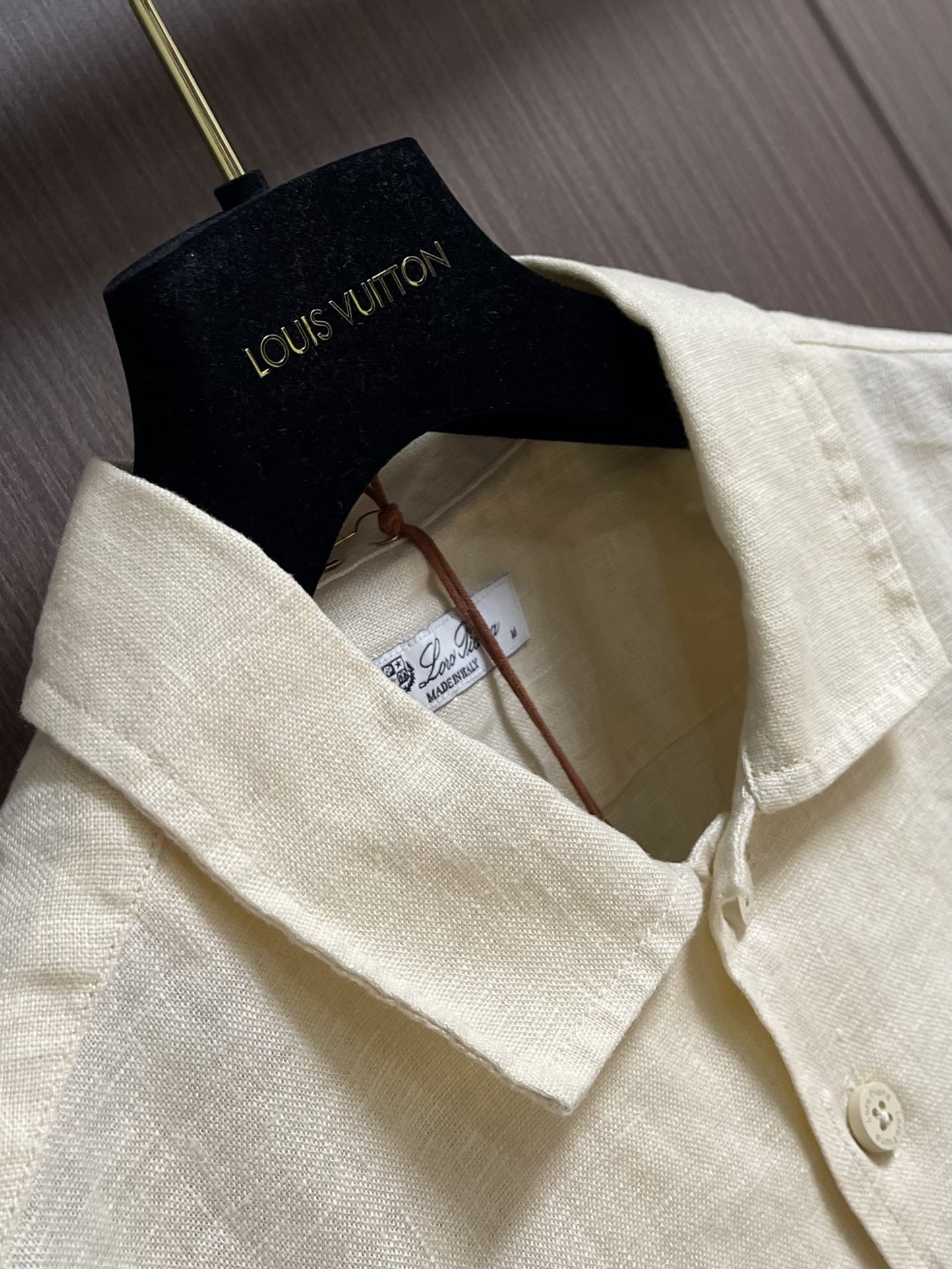 
lP🆕 LoroPiana 新款Andre男士长袖衬衫，卓尔不群的 Andre 衬衫为翻领设计，可以敞