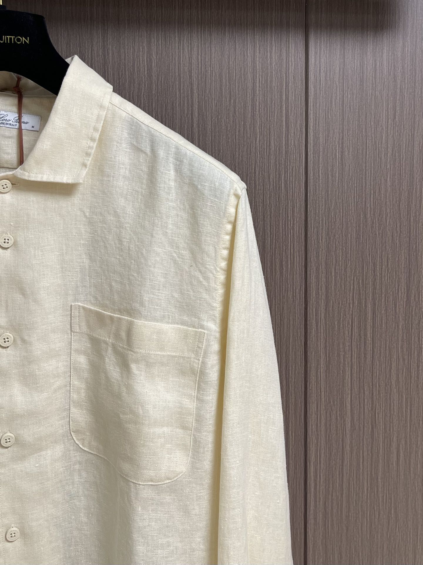 
lP🆕 LoroPiana 新款Andre男士长袖衬衫，卓尔不群的 Andre 衬衫为翻领设计，可以敞