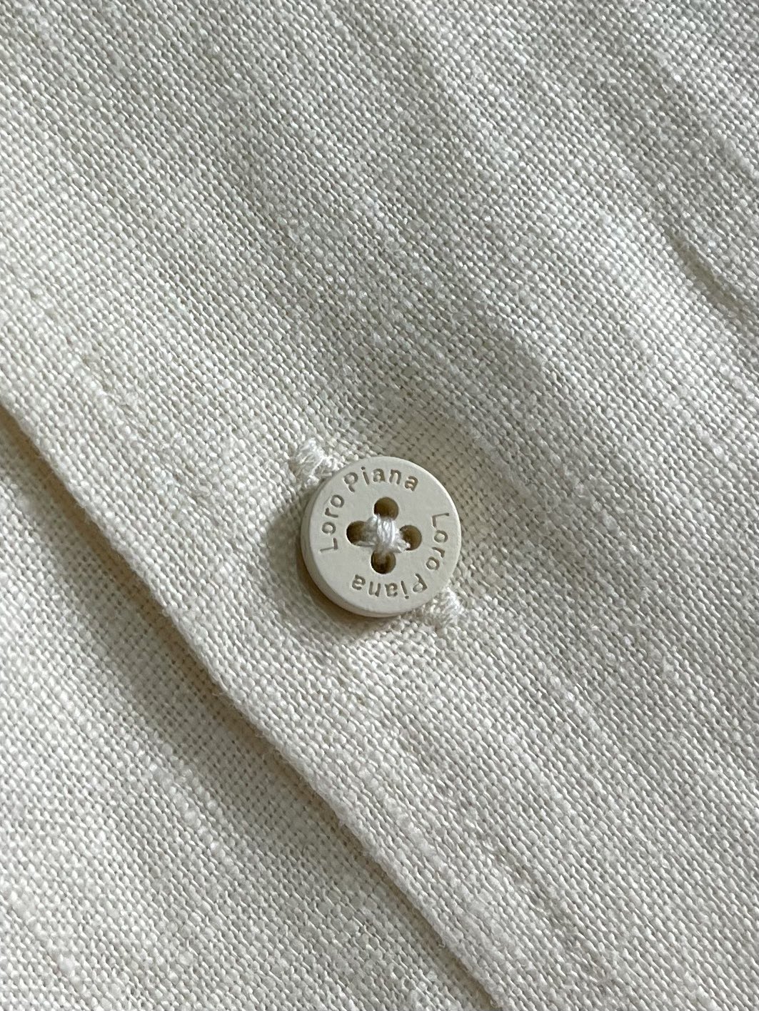 
lP🆕 LoroPiana 新款Andre男士长袖衬衫，卓尔不群的 Andre 衬衫为翻领设计，可以敞