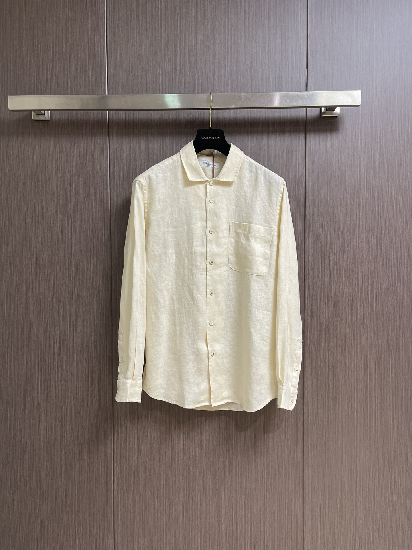 
lP🆕 LoroPiana 新款Andre男士长袖衬衫，卓尔不群的 Andre 衬衫为翻领设计，可以敞