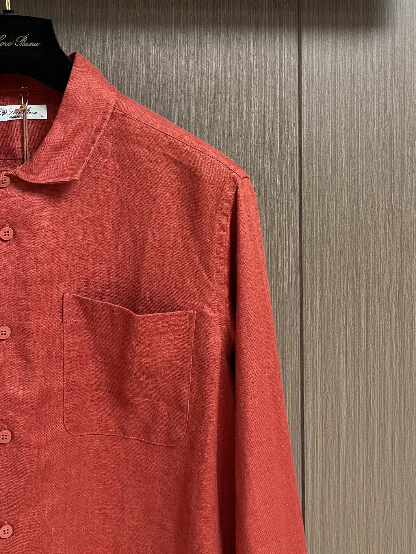 
lP🆕 LoroPiana 新款Andre男士长袖衬衫，卓尔不群的 Andre 衬衫为翻领设计，可以敞