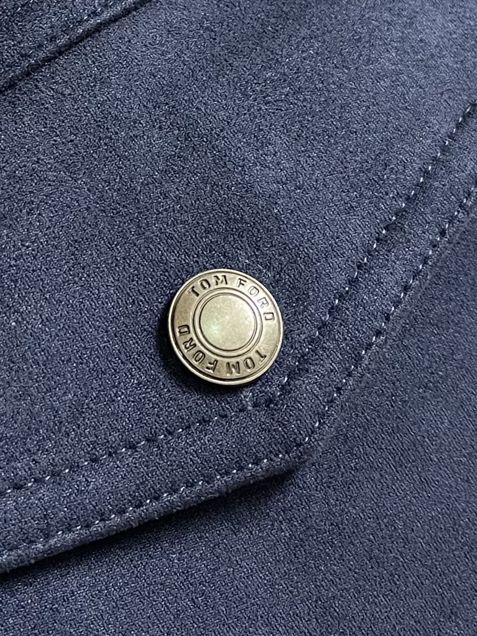 
TF TOMFORD 2025SS男士新款麂皮绒夹克外套，采用麂皮绒皮革精心制作，经典版型，凸显新意同