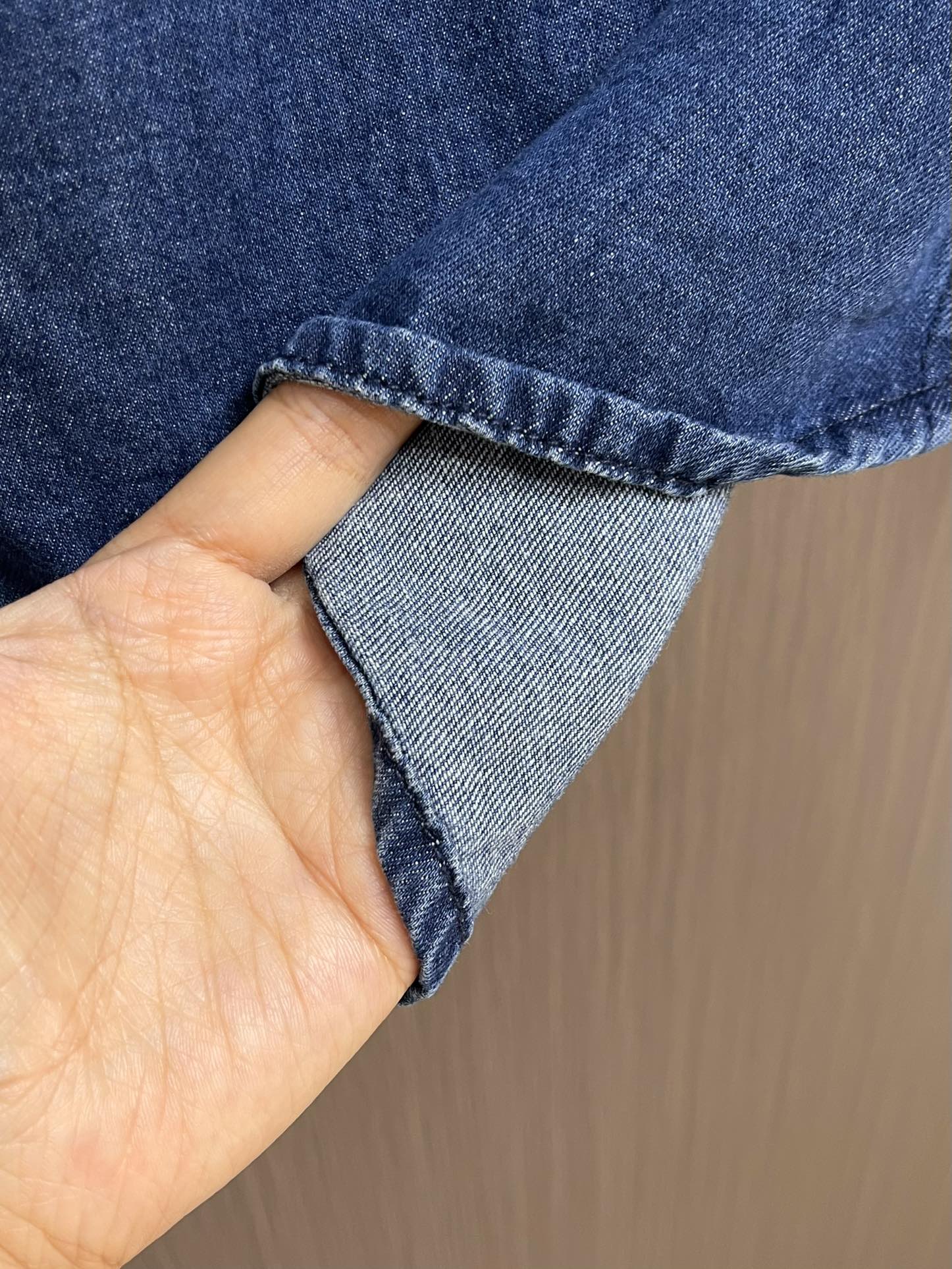 
kiton 复古蓝休闲撞色纽扣连帽牛仔衬衣 一年四季可穿的百搭牛仔  合身略宽松版型 较为合体的穿着感