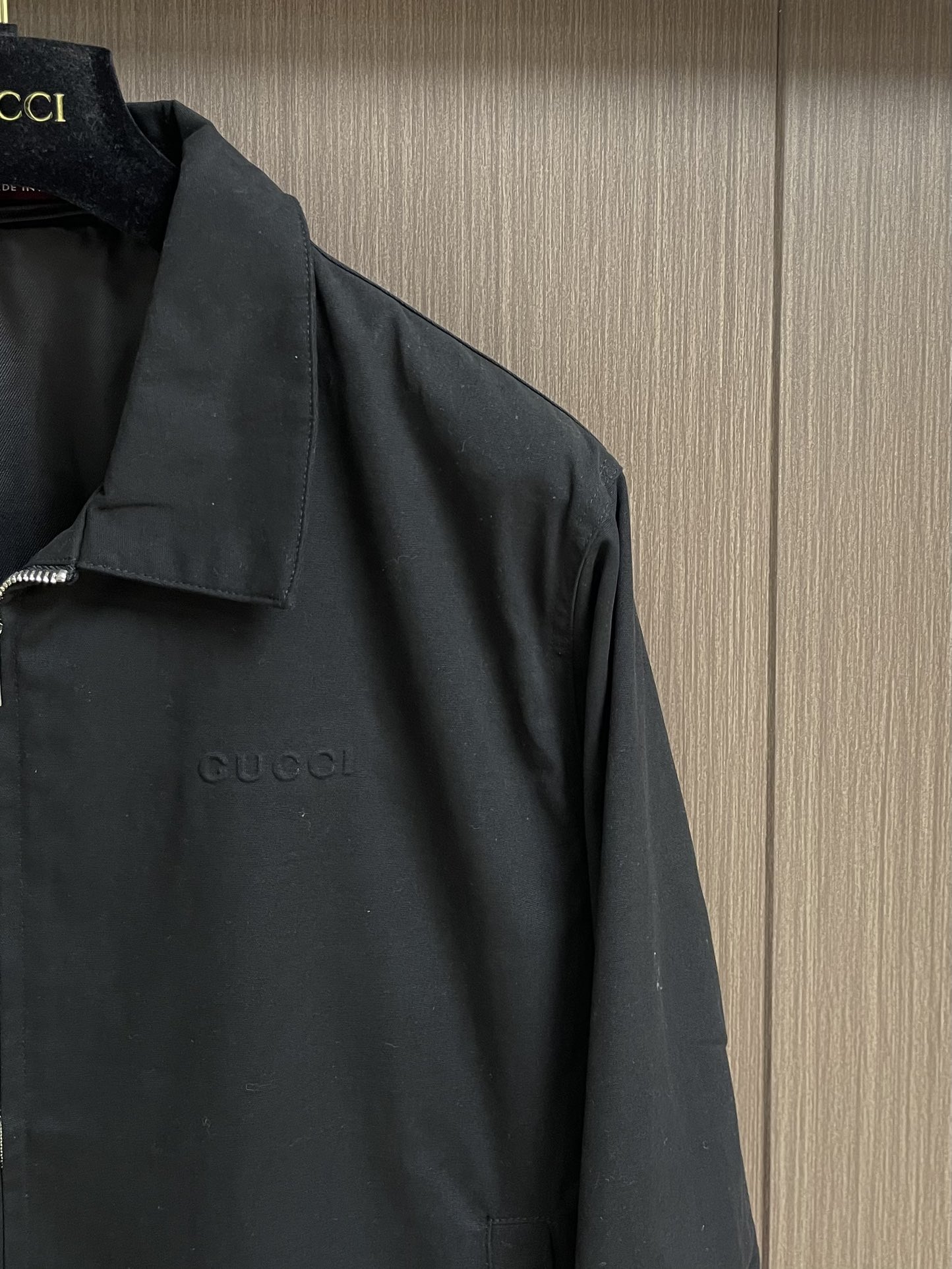 
Gucci 2025SS秋冬新款休闲外套，最值得入手的一款经典外套，简单低调奢华不过时的压印图案装饰，