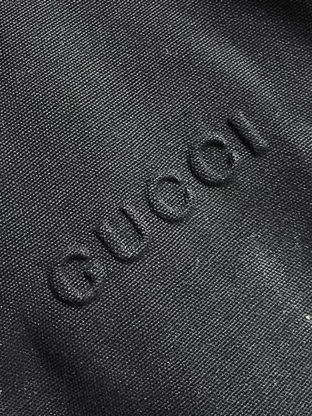 
Gucci 2025SS秋冬新款休闲外套，最值得入手的一款经典外套，简单低调奢华不过时的压印图案装饰，