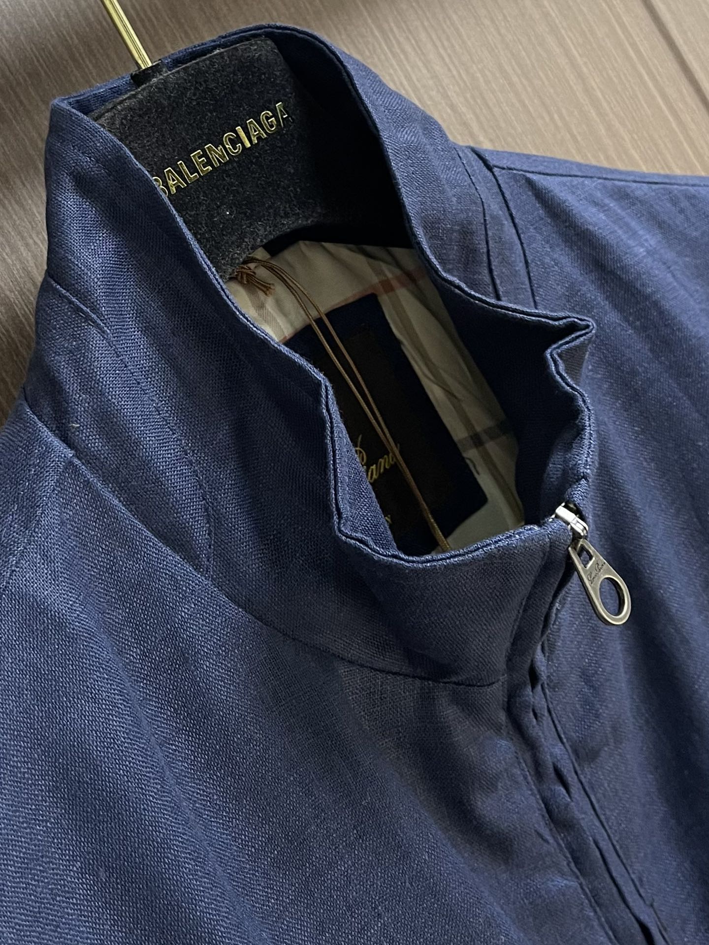 
lP🆕 LoroPiana 2025SS早秋新款 老钱风 经典休闲款亚麻外套 上身帅气 这款采用纯亚麻