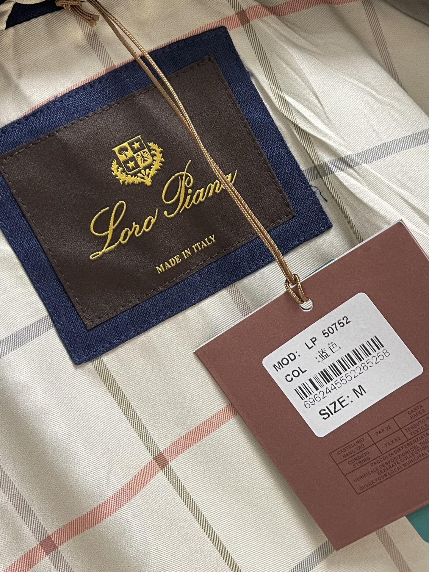 
lP🆕 LoroPiana 2025SS早秋新款 老钱风 经典休闲款亚麻外套 上身帅气 这款采用纯亚麻