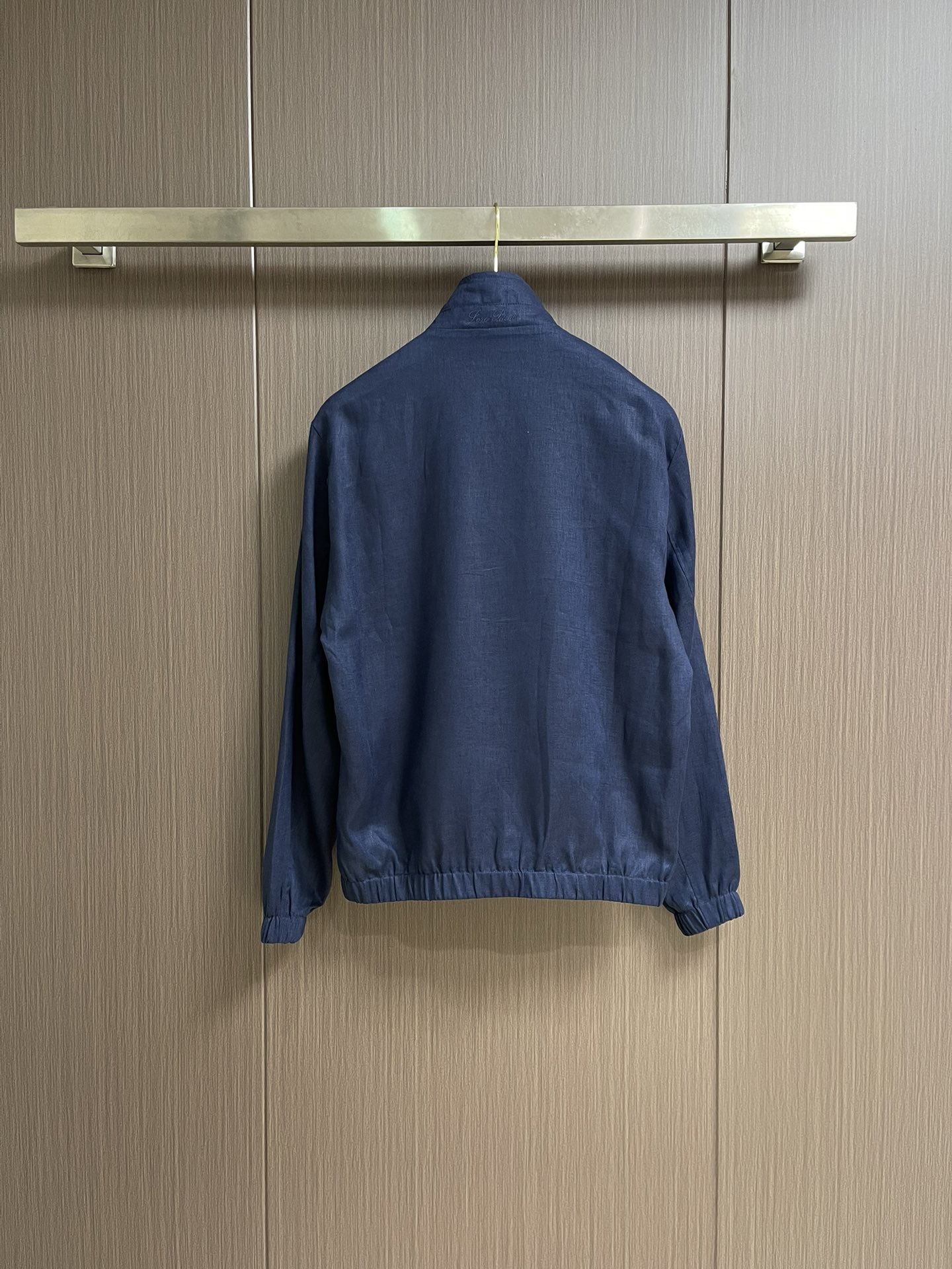 
lP🆕 LoroPiana 2025SS早秋新款 老钱风 经典休闲款亚麻外套 上身帅气 这款采用纯亚麻