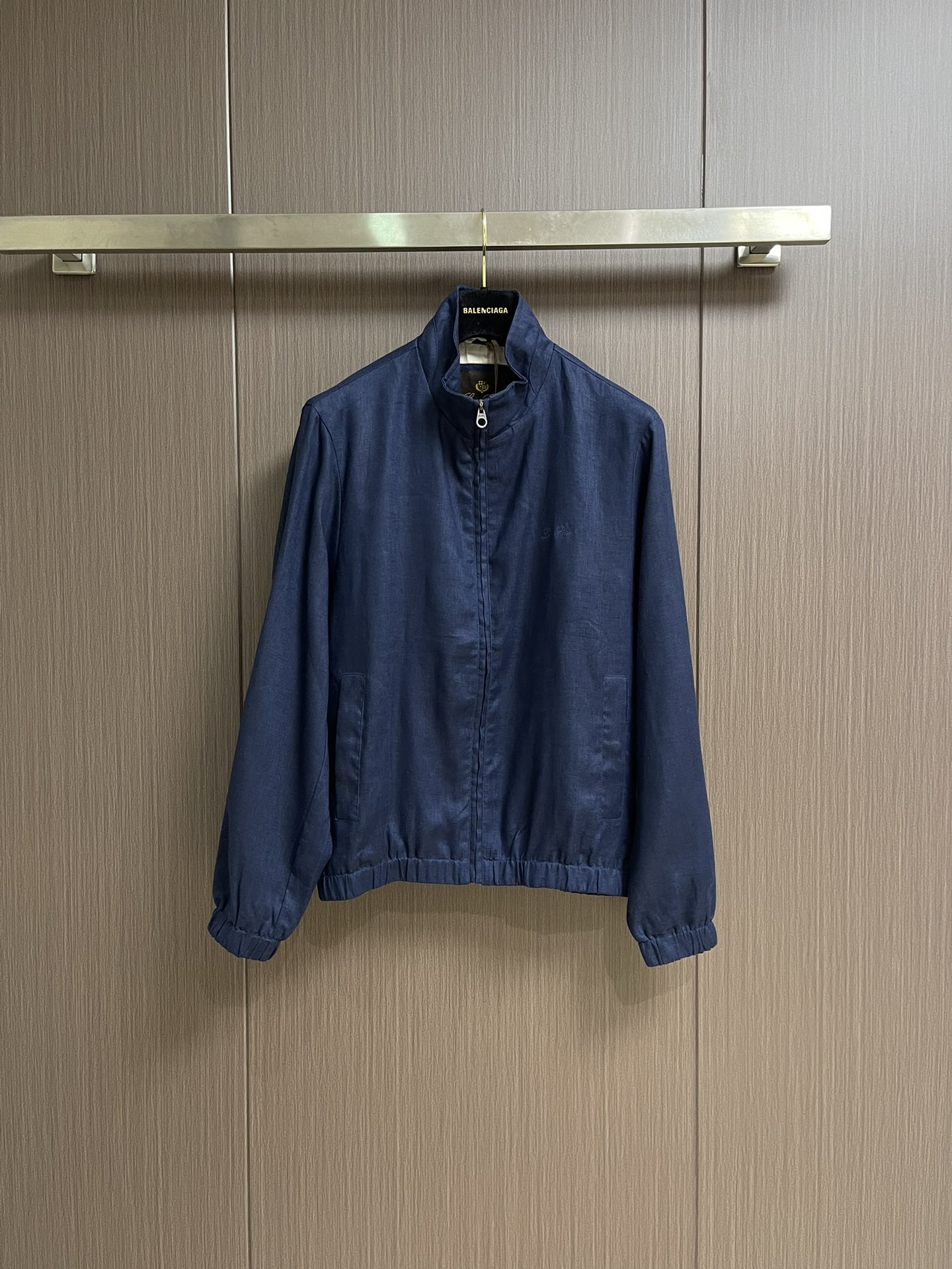 
lP🆕 LoroPiana 2025SS早秋新款 老钱风 经典休闲款亚麻外套 上身帅气 这款采用纯亚麻