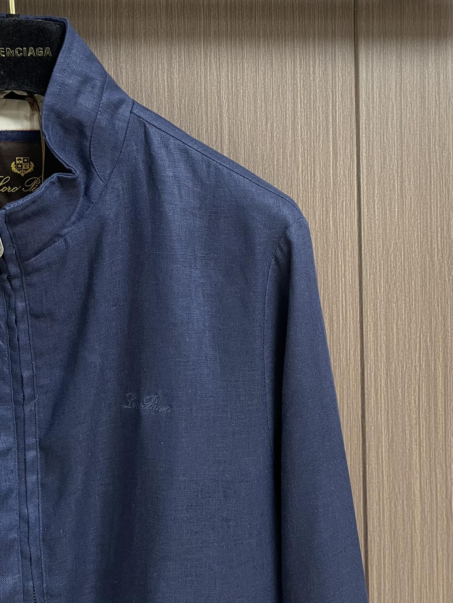 
lP🆕 LoroPiana 2025SS早秋新款 老钱风 经典休闲款亚麻外套 上身帅气 这款采用纯亚麻