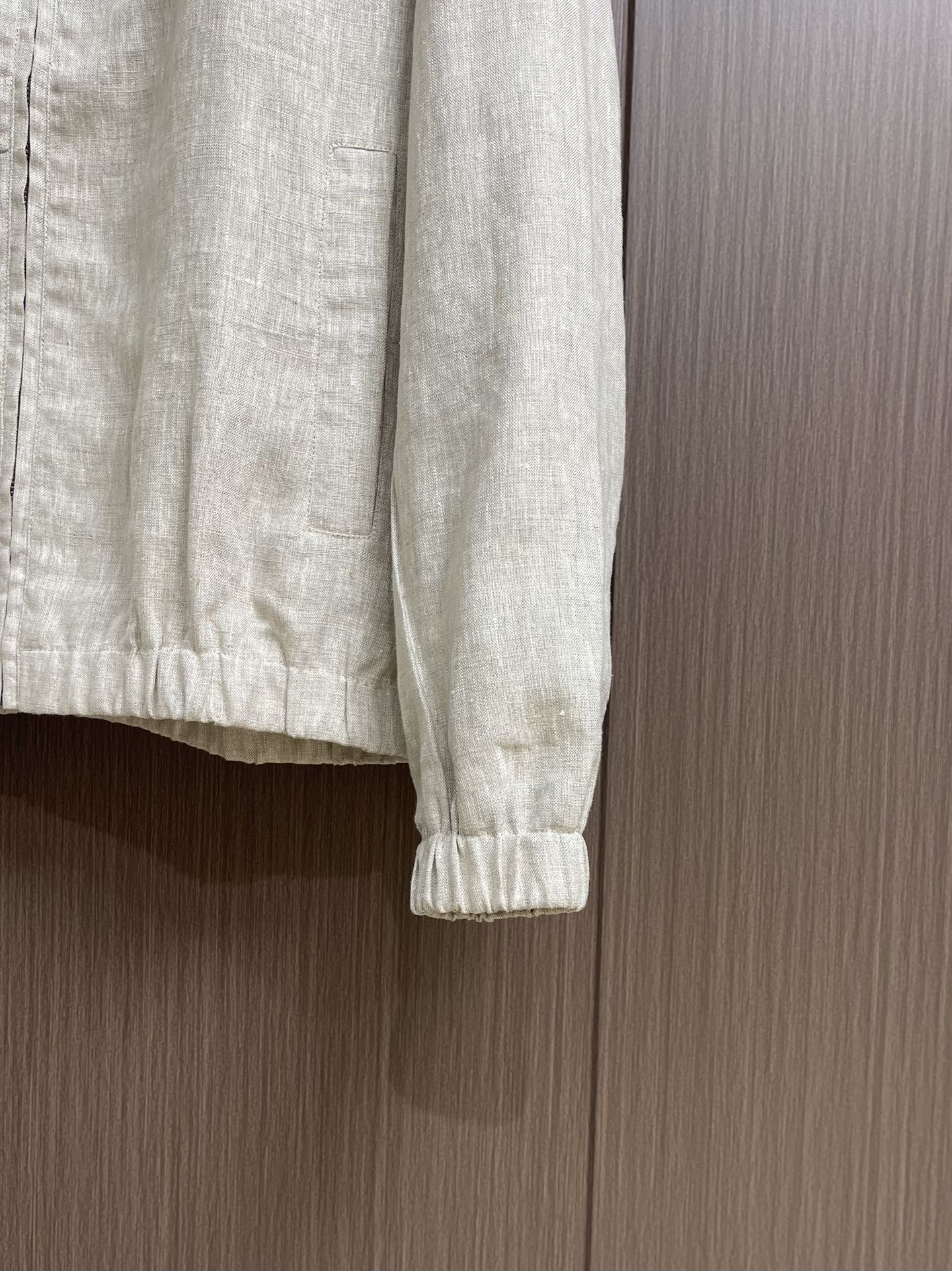 
lP🆕 LoroPiana 2025SS早秋新款 老钱风 经典休闲款亚麻外套 上身帅气 这款采用纯亚麻