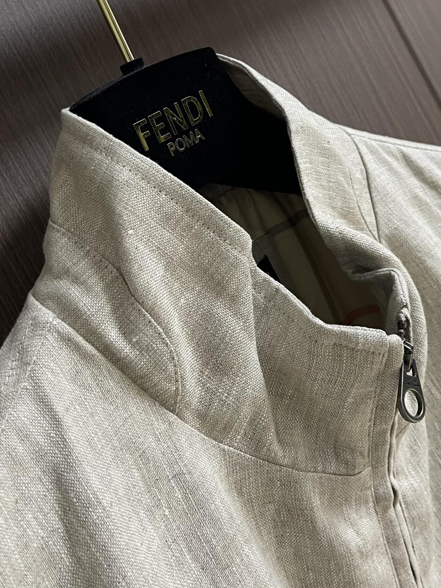 
lP🆕 LoroPiana 2025SS早秋新款 老钱风 经典休闲款亚麻外套 上身帅气 这款采用纯亚麻