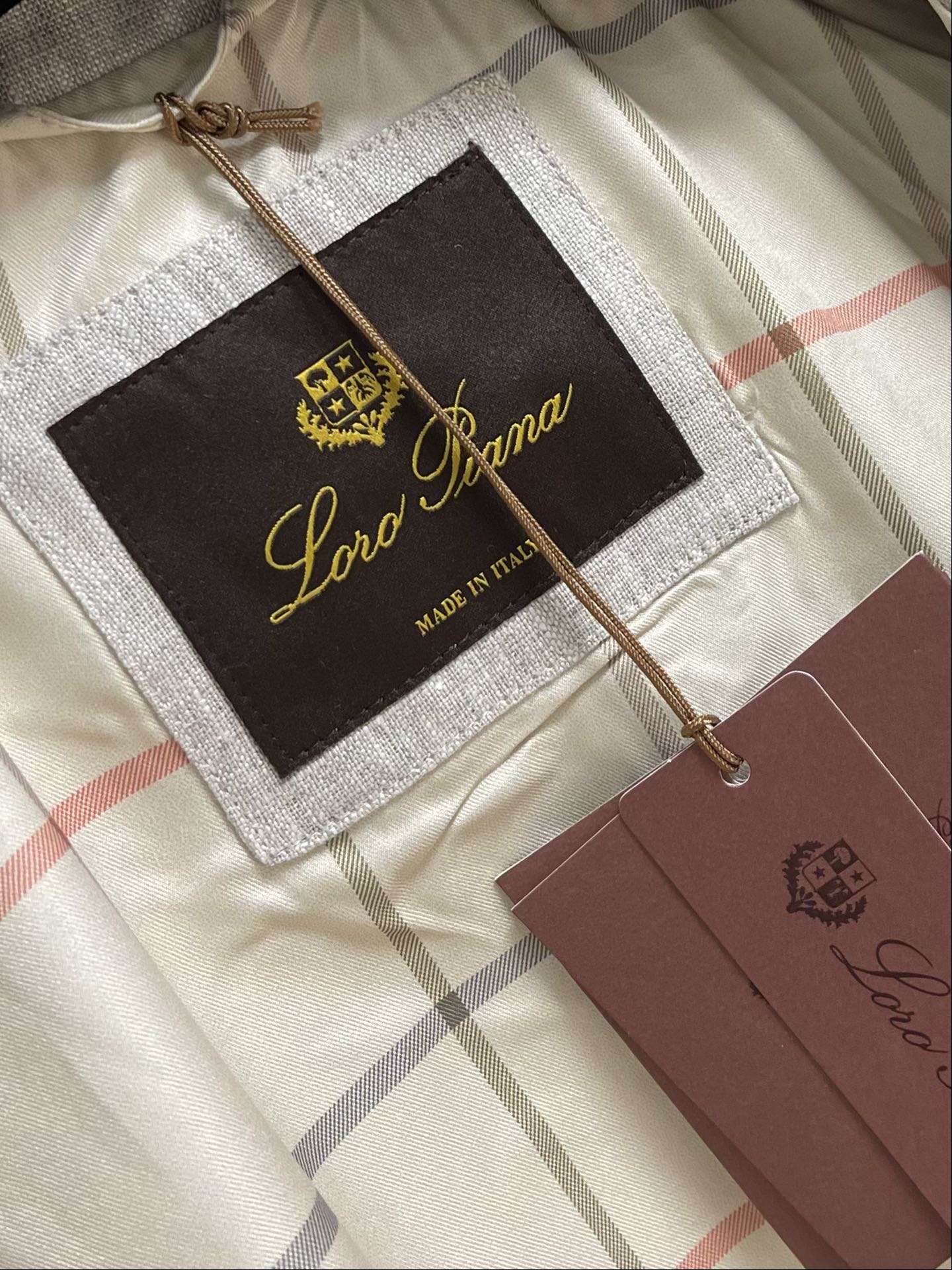 
lP🆕 LoroPiana 2025SS早秋新款 老钱风 经典休闲款亚麻外套 上身帅气 这款采用纯亚麻