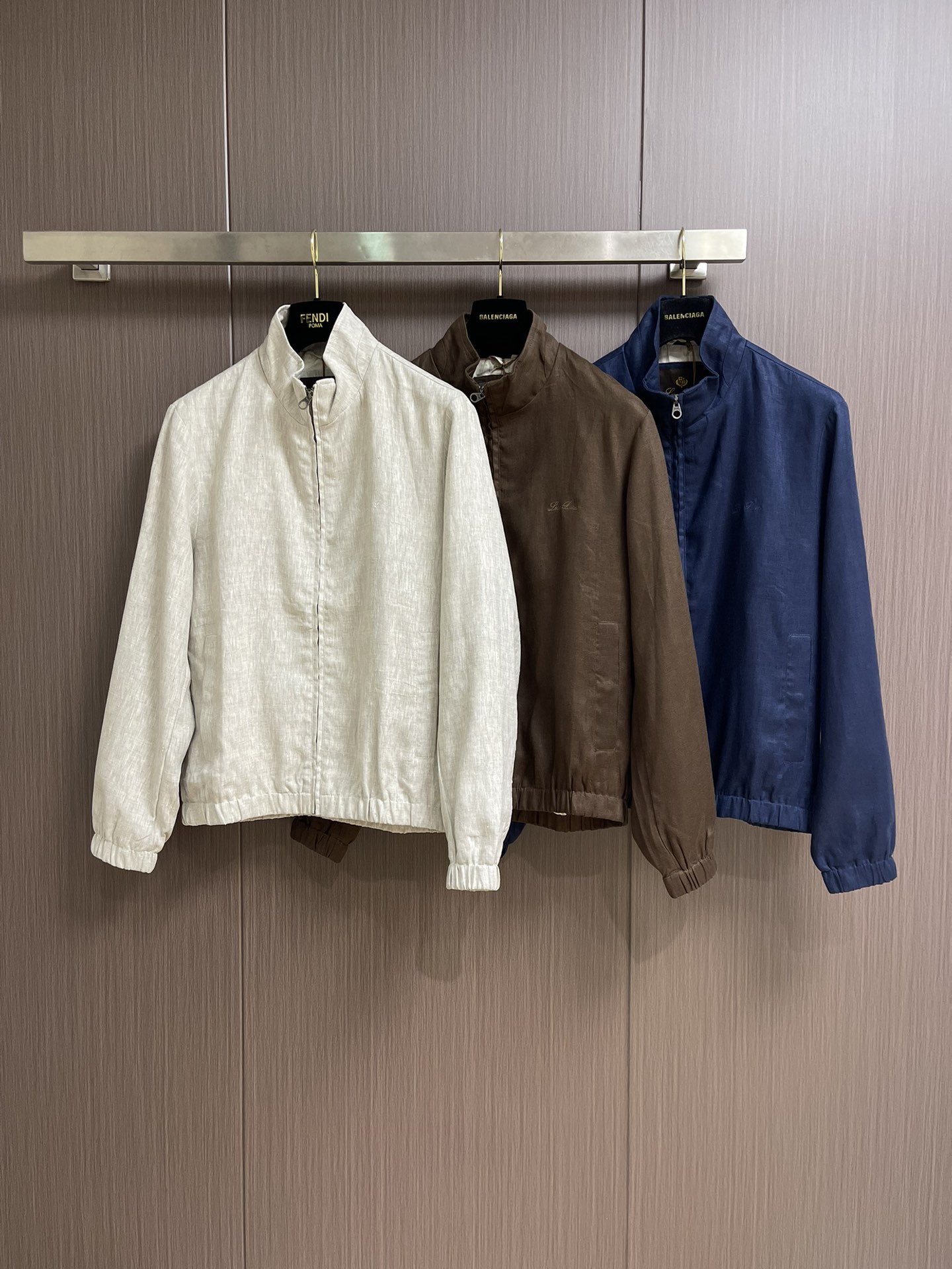 
lP🆕 LoroPiana 2025SS早秋新款 老钱风 经典休闲款亚麻外套 上身帅气 这款采用纯亚麻