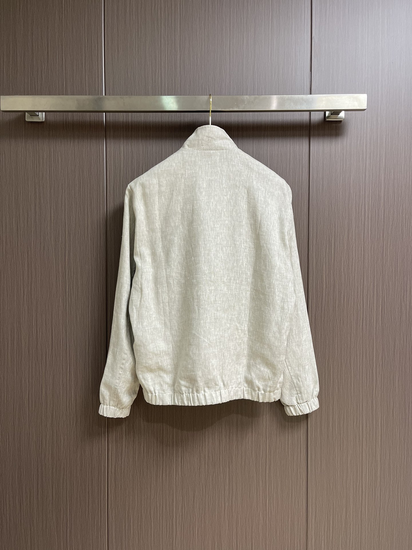 
lP🆕 LoroPiana 2025SS早秋新款 老钱风 经典休闲款亚麻外套 上身帅气 这款采用纯亚麻