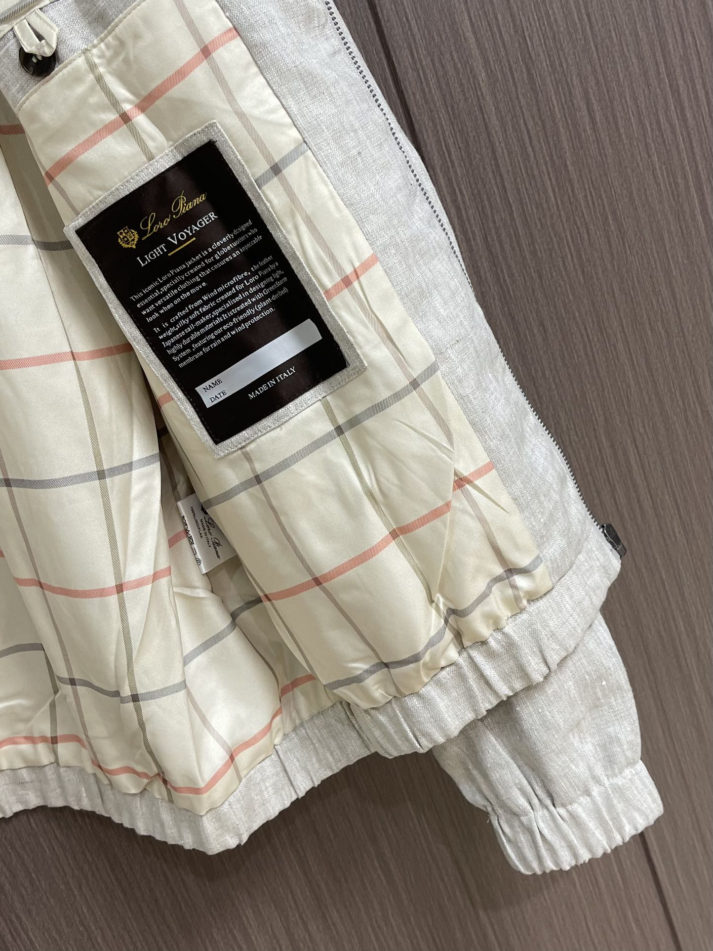 
lP🆕 LoroPiana 2025SS早秋新款 老钱风 经典休闲款亚麻外套 上身帅气 这款采用纯亚麻