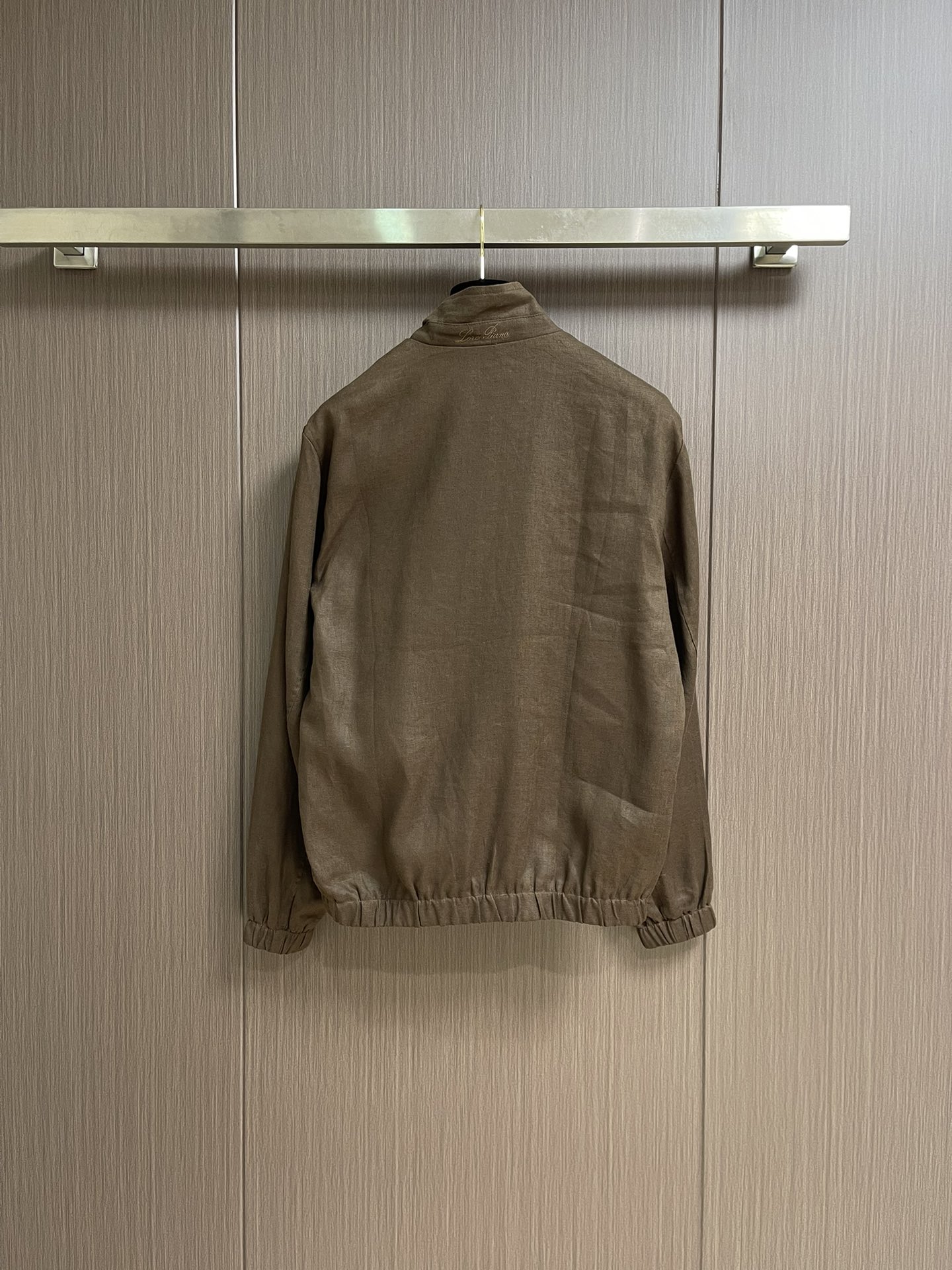 
lP🆕 LoroPiana 2025SS早秋新款 老钱风 经典休闲款亚麻外套 上身帅气 这款采用纯亚麻