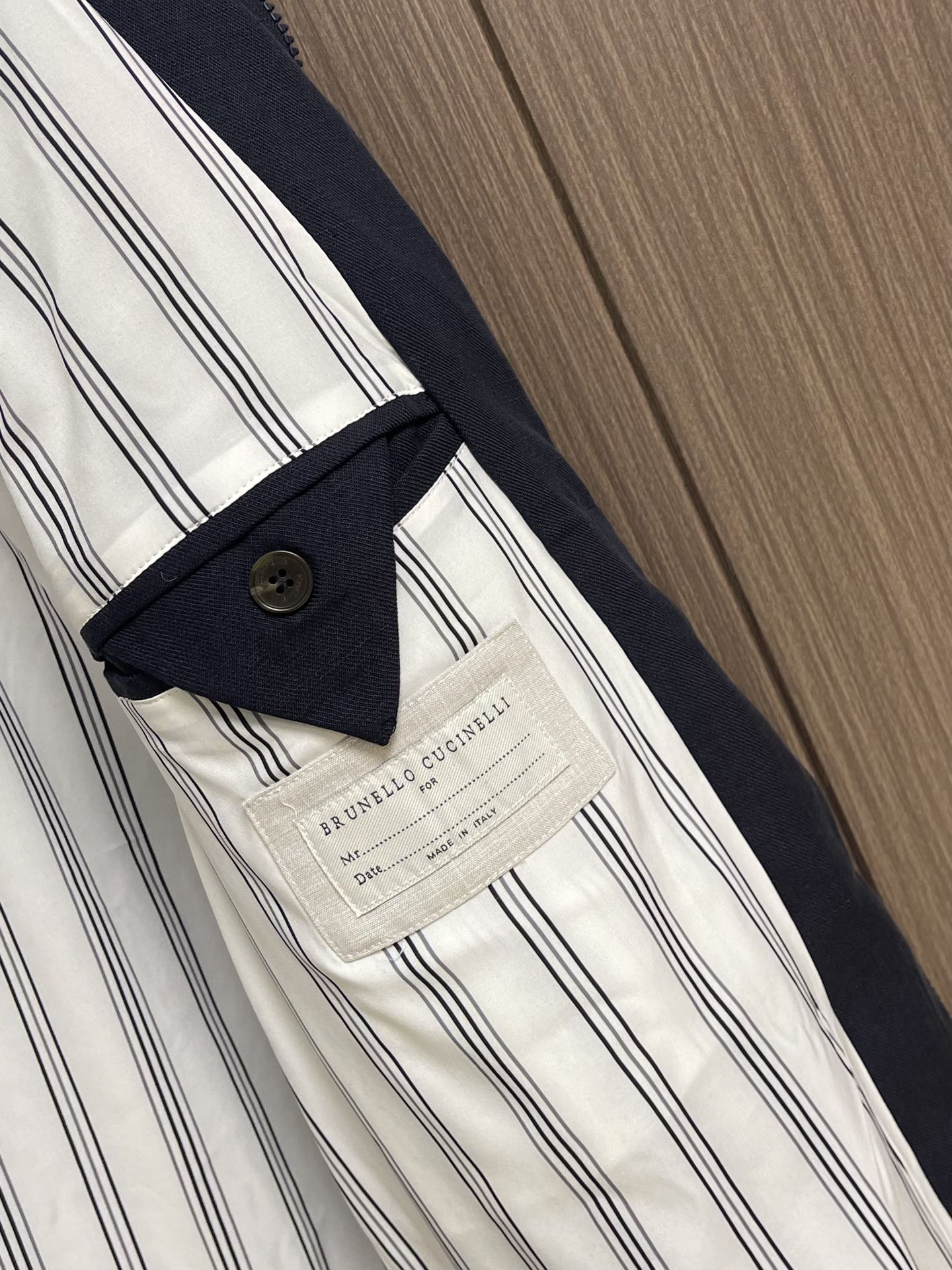 
BC 2025s春夏新款轻薄亚麻外套，男士刺绣徽标商务休闲夹克外套！选用客供定织定染轻薄天丝亚麻面料打