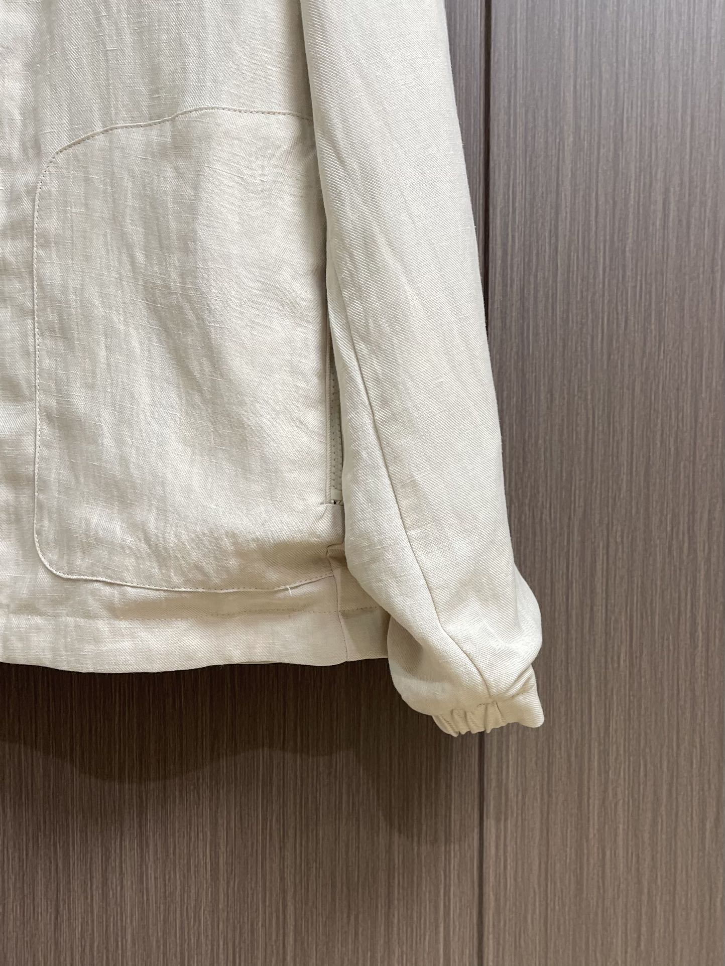 
BC 2025s春夏新款轻薄亚麻外套，男士刺绣徽标商务休闲夹克外套！选用客供定织定染轻薄天丝亚麻面料打