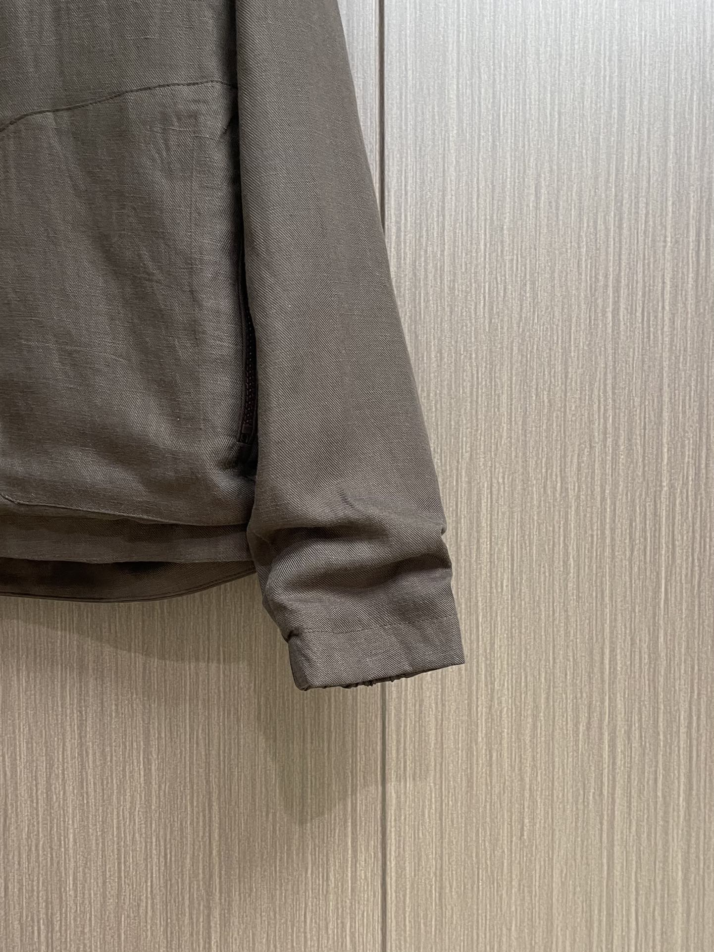 
BC 2025s春夏新款轻薄亚麻外套，男士刺绣徽标商务休闲夹克外套！选用客供定织定染轻薄天丝亚麻面料打