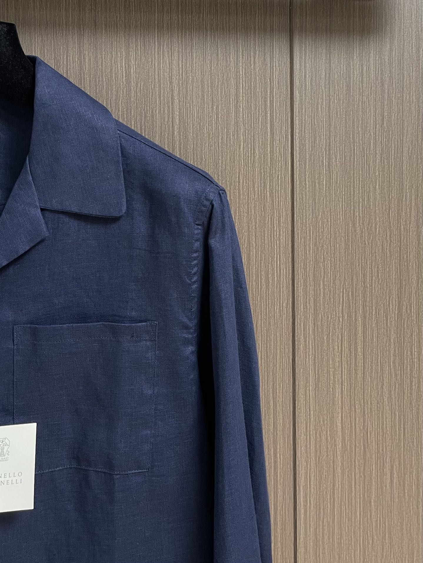 
BC 古巴领口袋长袖纯亚麻衬衣！带你领略复古与现代的完你玩转色彩的一款亚麻长袖衬衫 经典独特设计的古巴