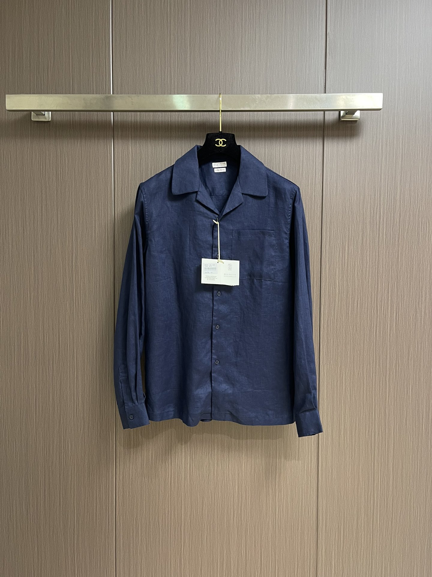 
BC 古巴领口袋长袖纯亚麻衬衣！带你领略复古与现代的完你玩转色彩的一款亚麻长袖衬衫 经典独特设计的古巴