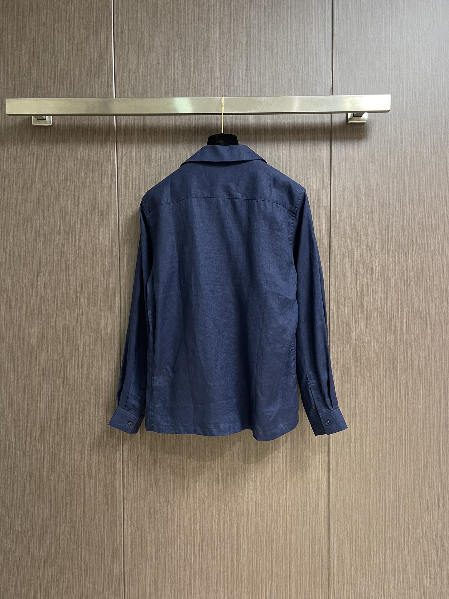 
BC 古巴领口袋长袖纯亚麻衬衣！带你领略复古与现代的完你玩转色彩的一款亚麻长袖衬衫 经典独特设计的古巴