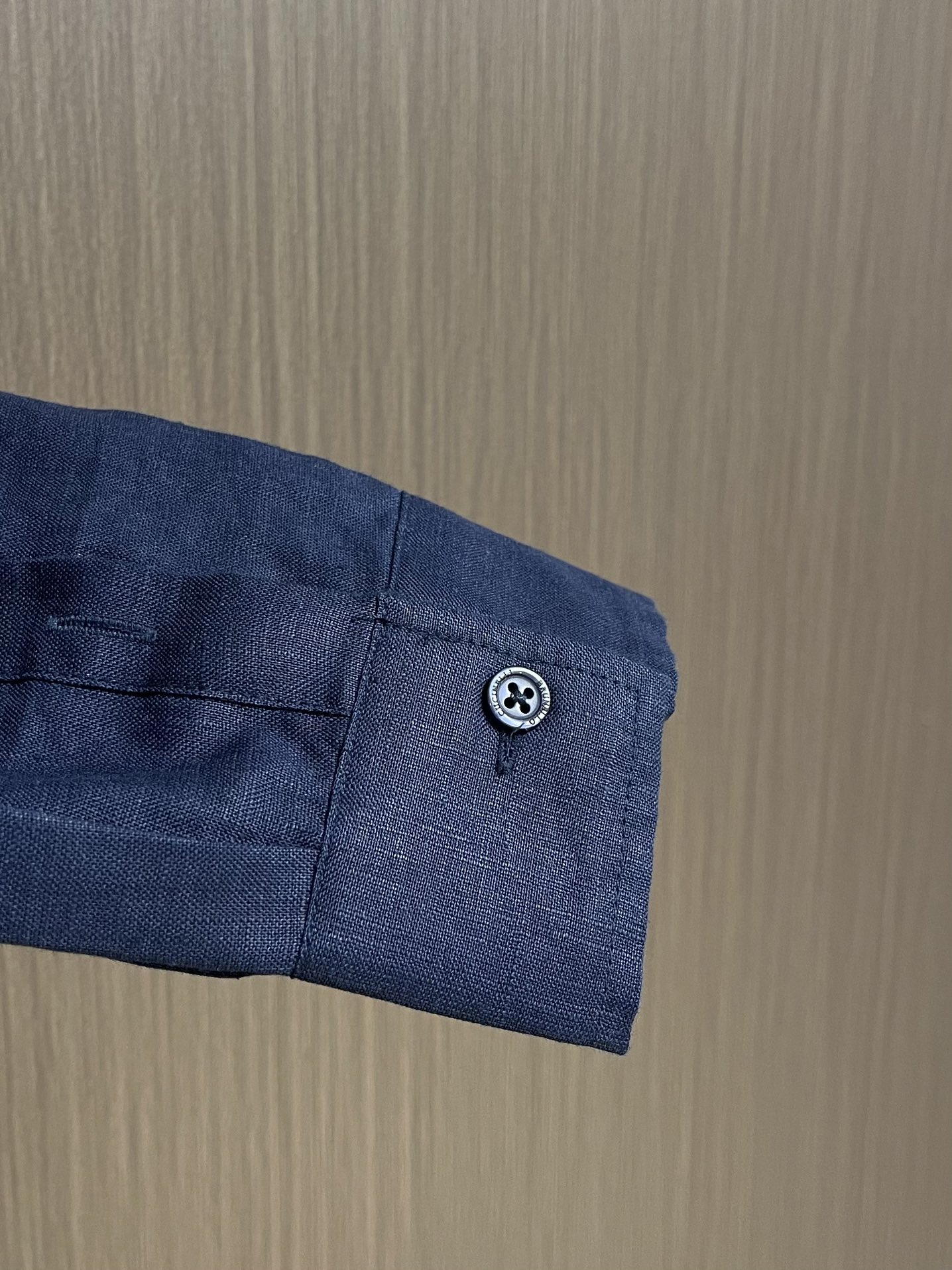 
BC 古巴领口袋长袖纯亚麻衬衣！带你领略复古与现代的完你玩转色彩的一款亚麻长袖衬衫 经典独特设计的古巴