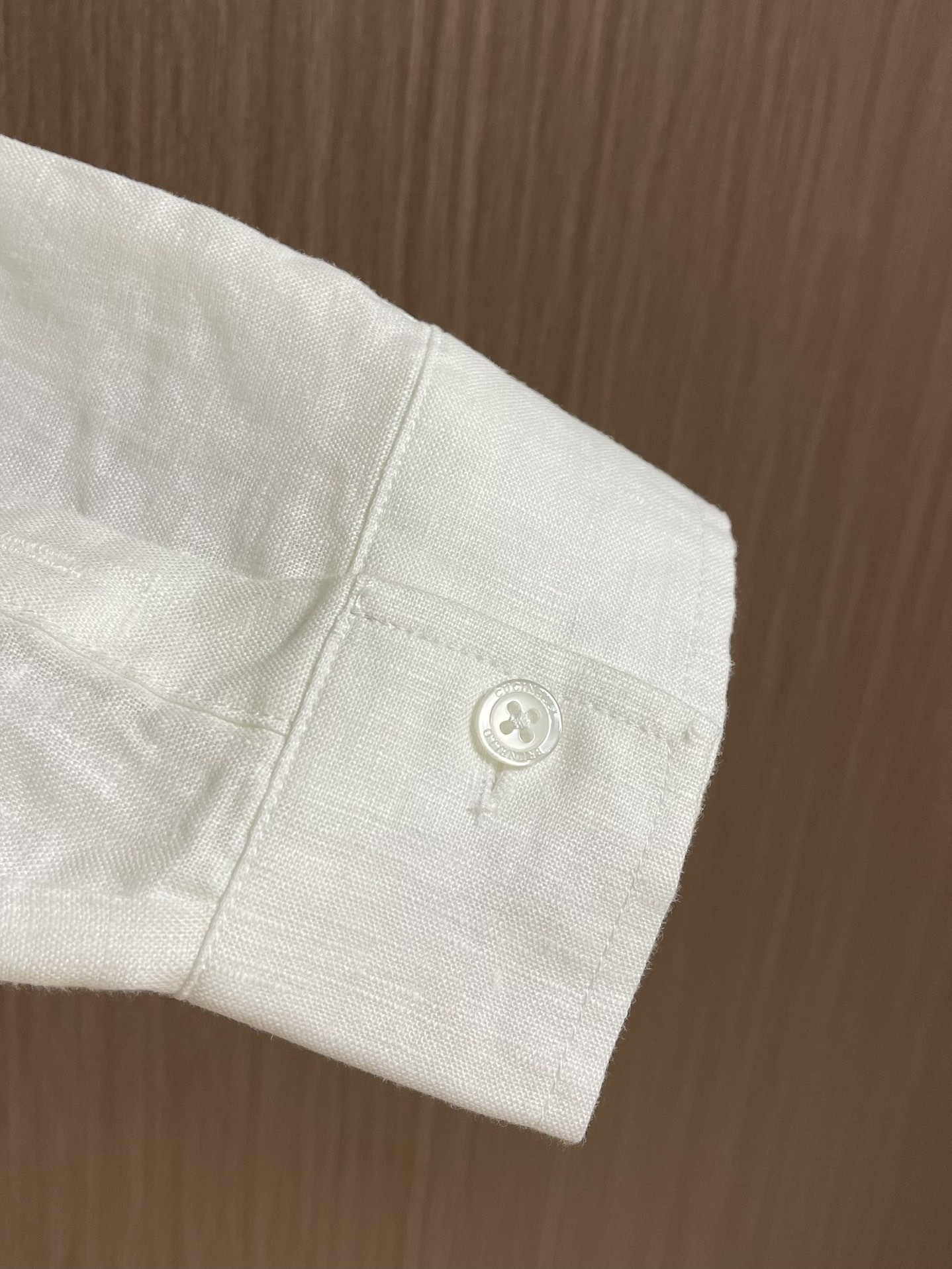 
BC 古巴领口袋长袖纯亚麻衬衣！带你领略复古与现代的完你玩转色彩的一款亚麻长袖衬衫 经典独特设计的古巴