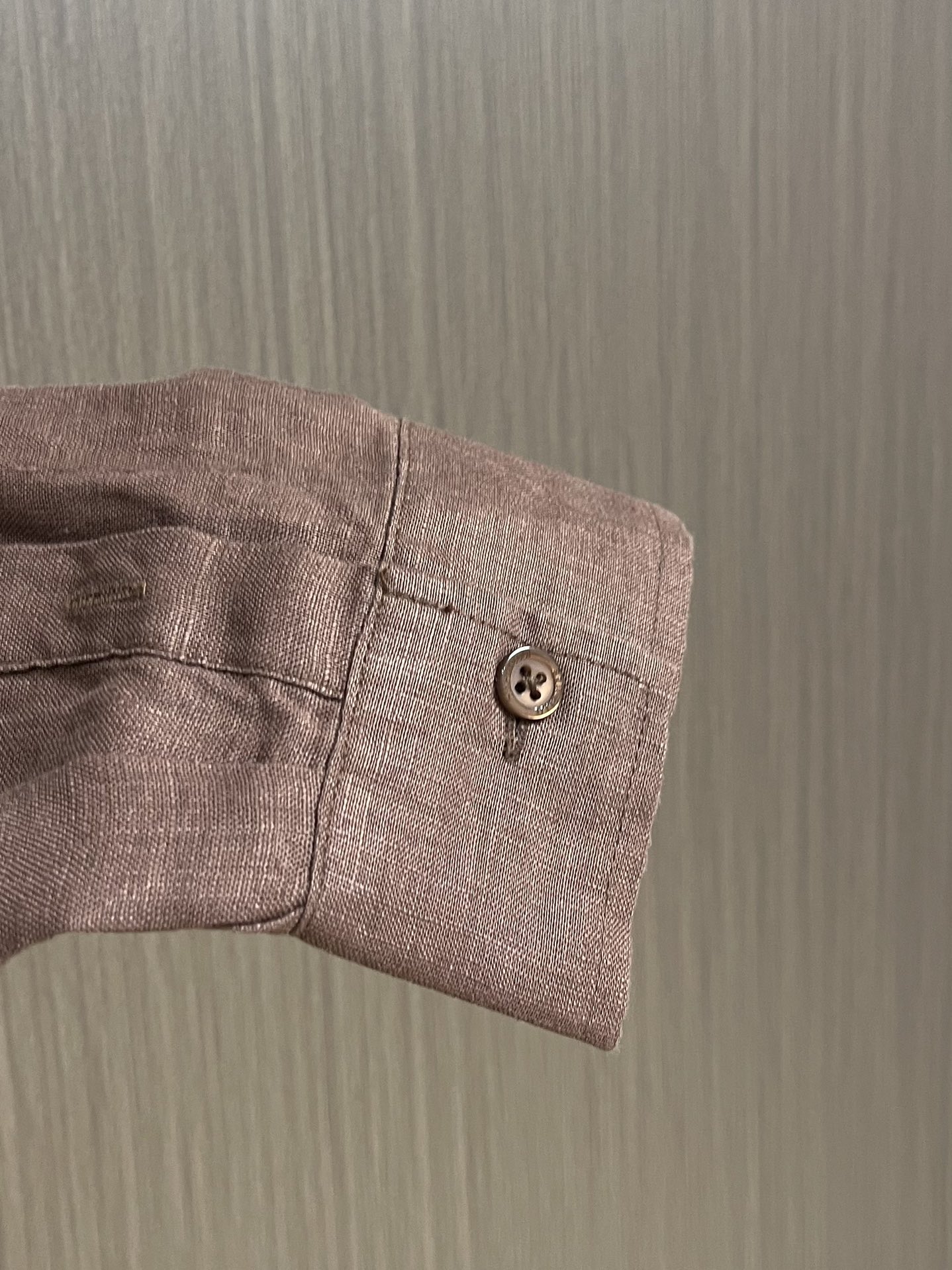 
BC 古巴领口袋长袖纯亚麻衬衣！带你领略复古与现代的完你玩转色彩的一款亚麻长袖衬衫 经典独特设计的古巴