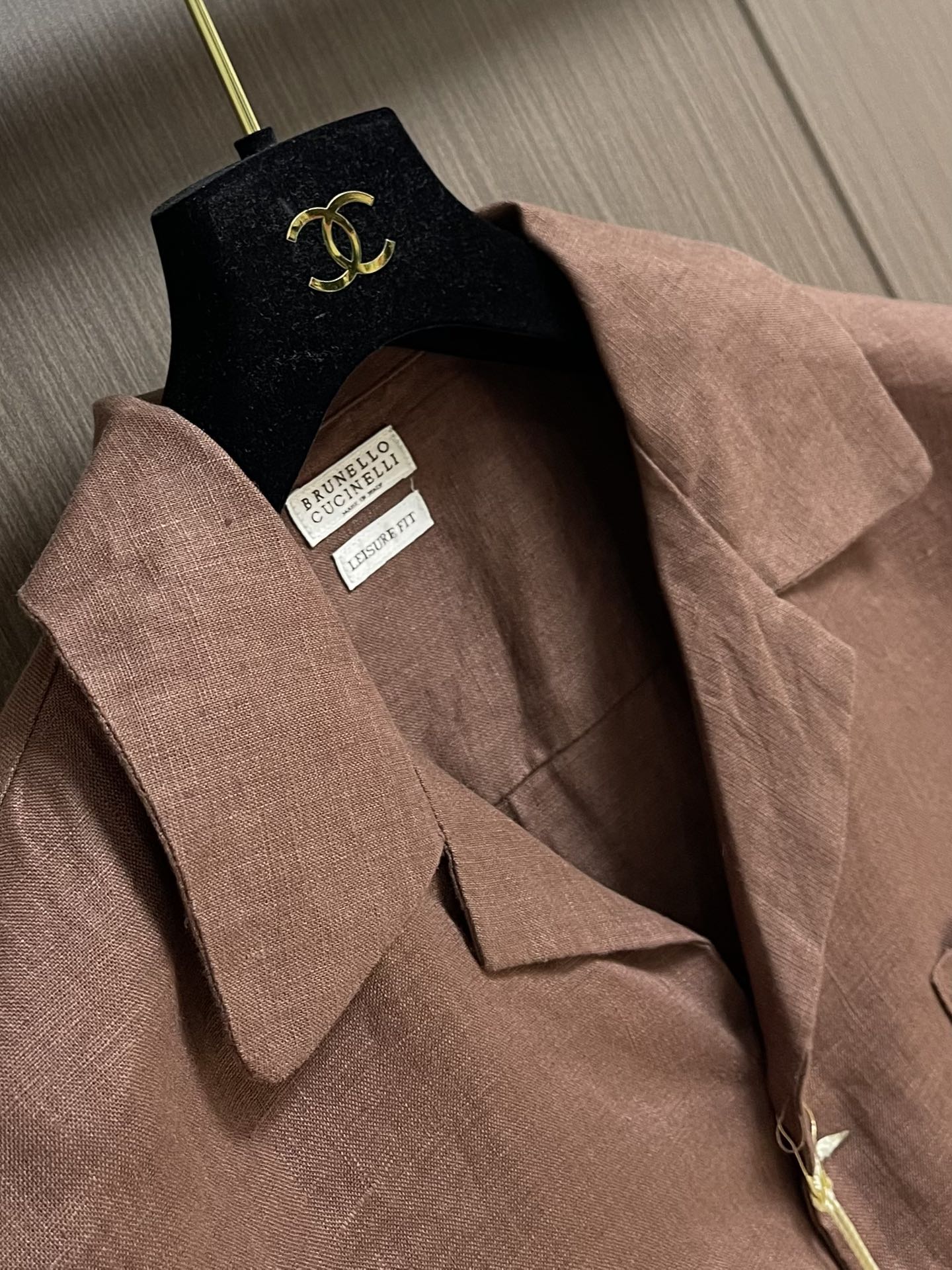 
BC 古巴领口袋长袖纯亚麻衬衣！带你领略复古与现代的完你玩转色彩的一款亚麻长袖衬衫 经典独特设计的古巴