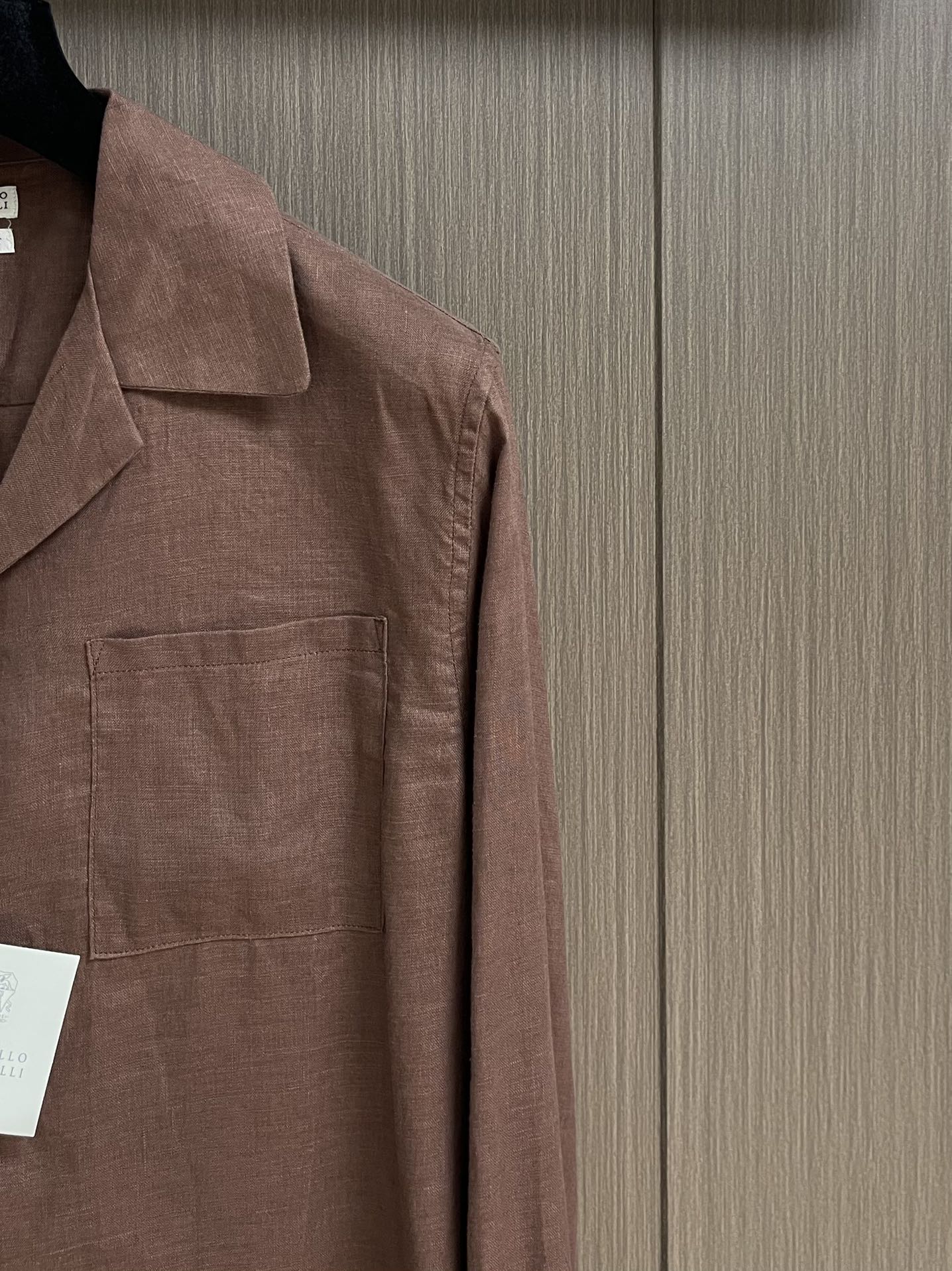 
BC 古巴领口袋长袖纯亚麻衬衣！带你领略复古与现代的完你玩转色彩的一款亚麻长袖衬衫 经典独特设计的古巴