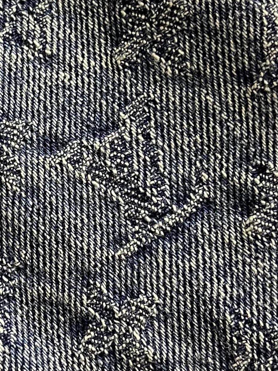 
LV 2025FW 秋冬新款，重工款提花长袖衬衣外套，经典牛仔蓝洗水面料，定制白珠刻字纽扣，全新设计辅